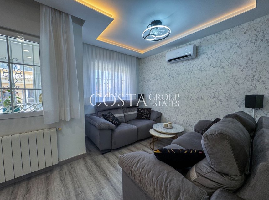 Resale - Villa -
Orihuela - Orihuela Costa