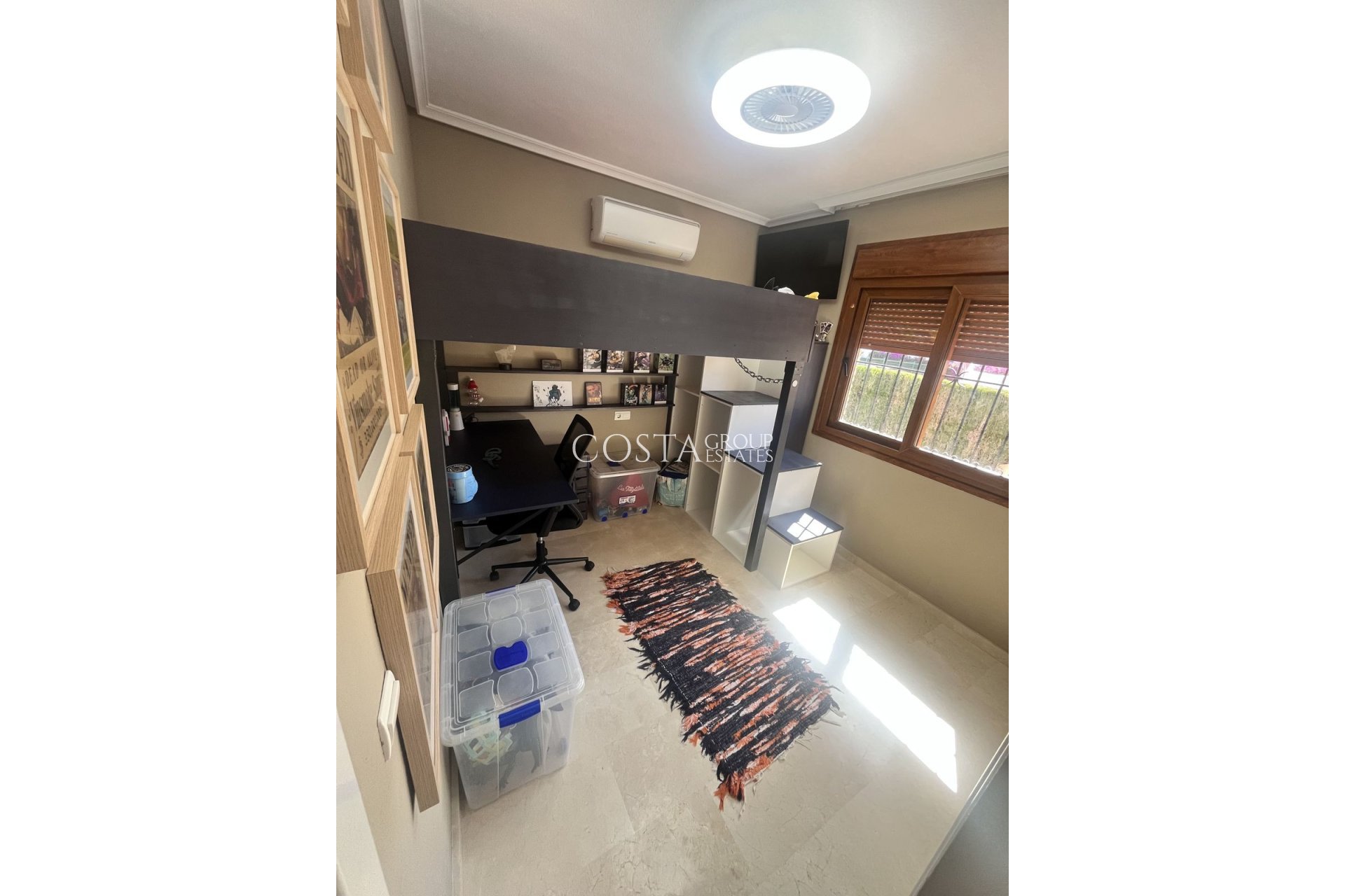 Resale - Villa -
Orihuela - Orihuela Costa