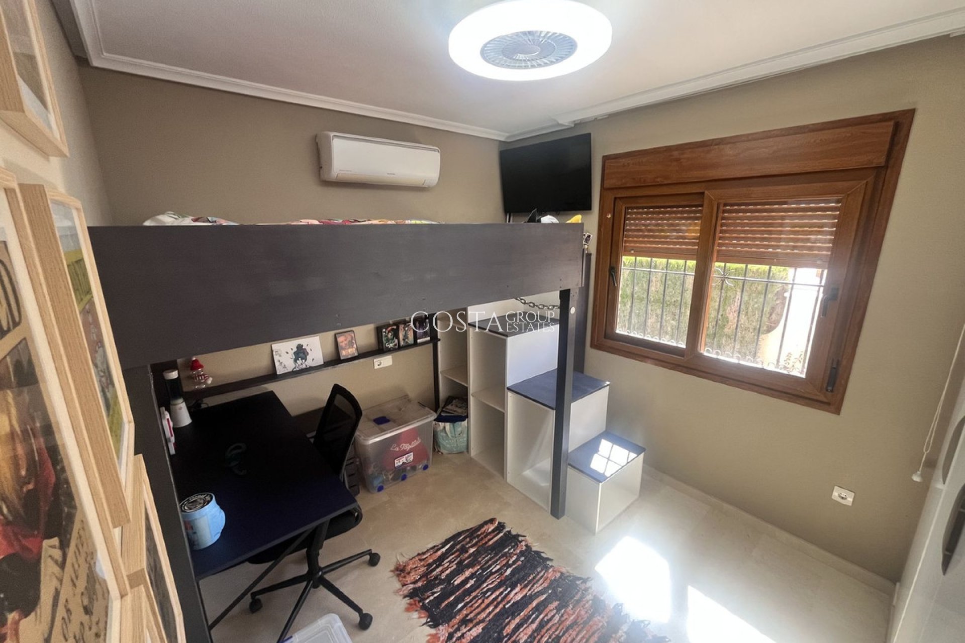Resale - Villa -
Orihuela - Orihuela Costa