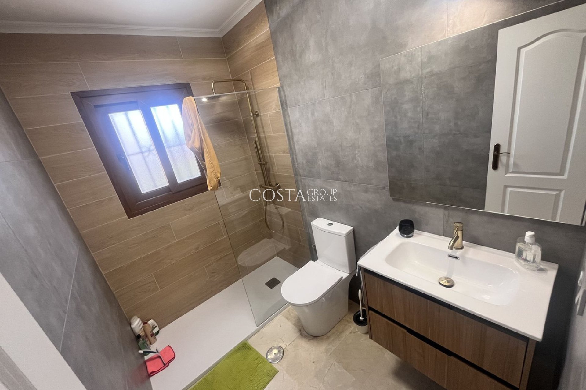 Resale - Villa -
Orihuela - Orihuela Costa