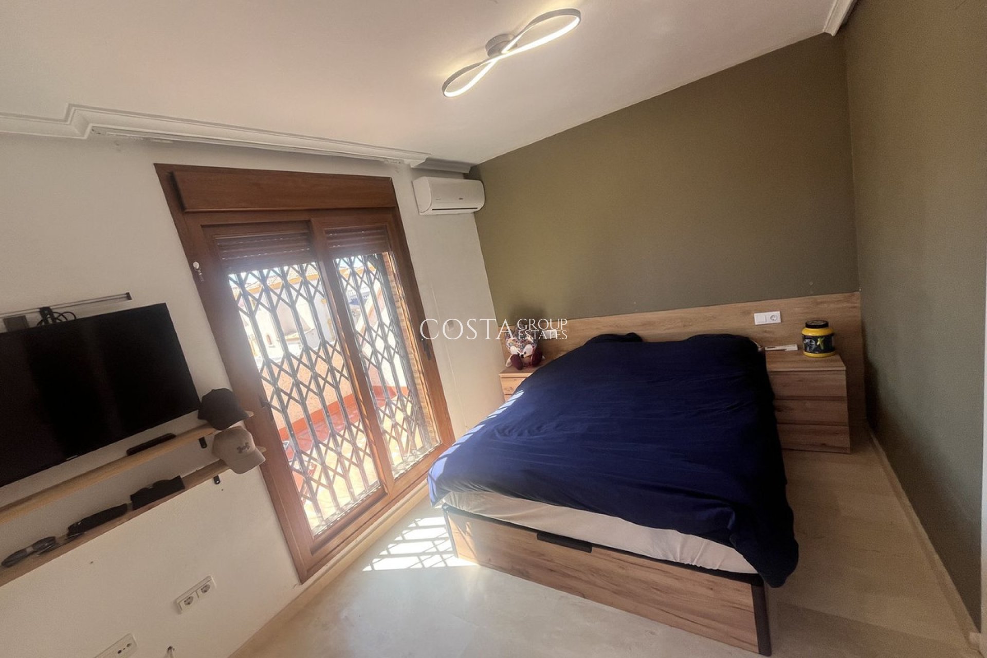 Resale - Villa -
Orihuela - Orihuela Costa