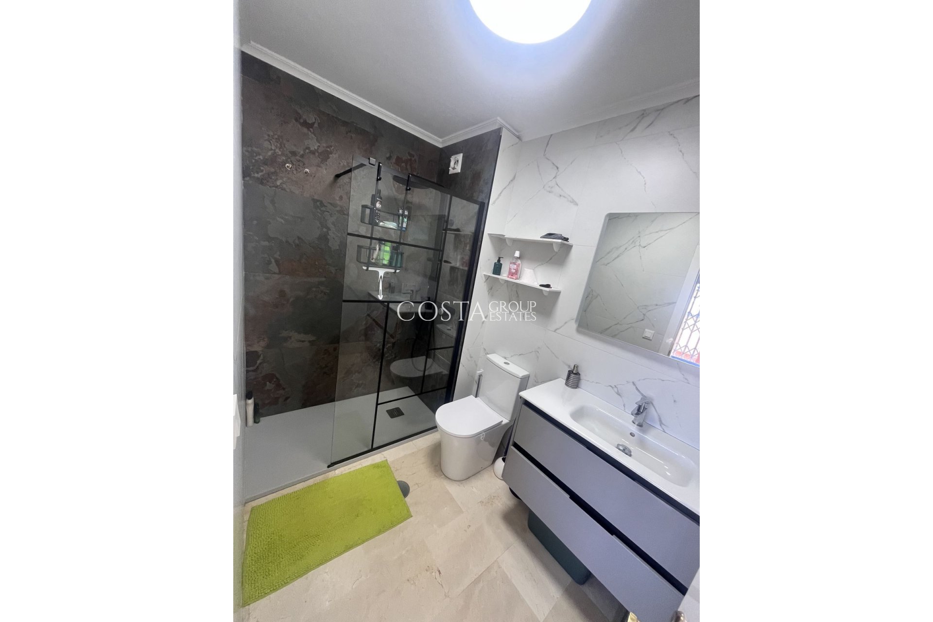 Resale - Villa -
Orihuela - Orihuela Costa