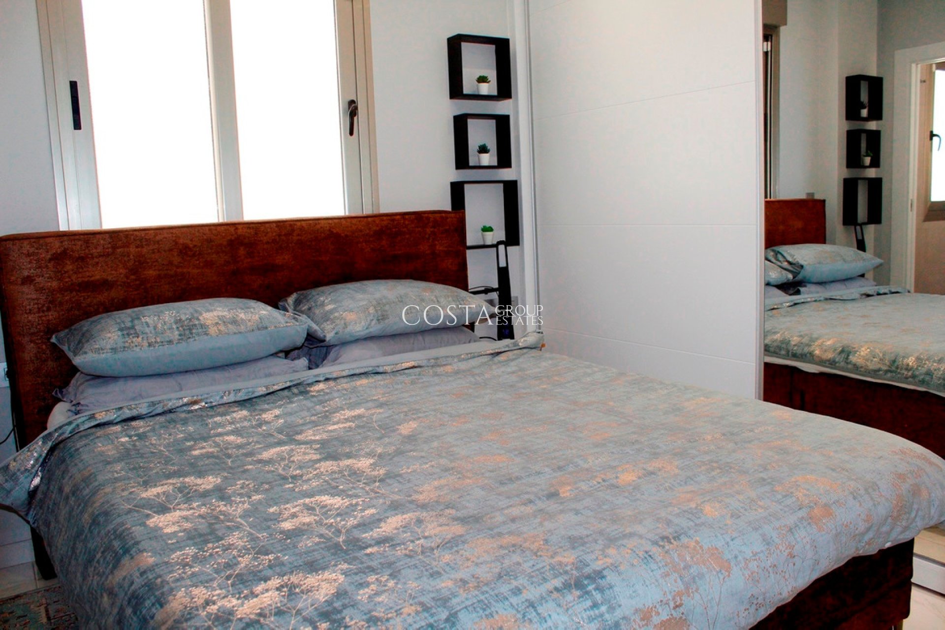 Resale - Villa -
Orihuela - Orihuela Costa