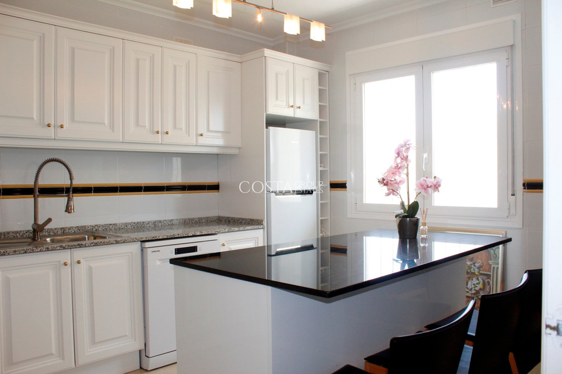 Resale - Villa -
Orihuela - Orihuela Costa