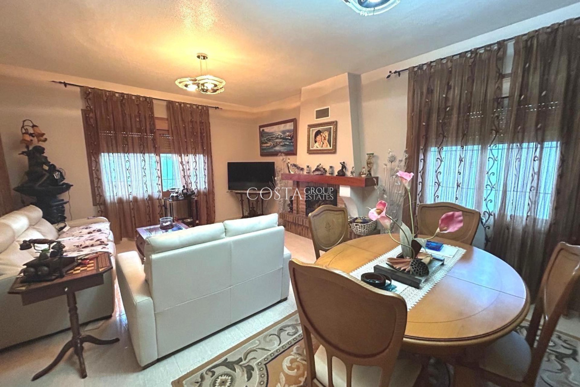 Resale - Villa -
Orihuela - Orihuela Costa