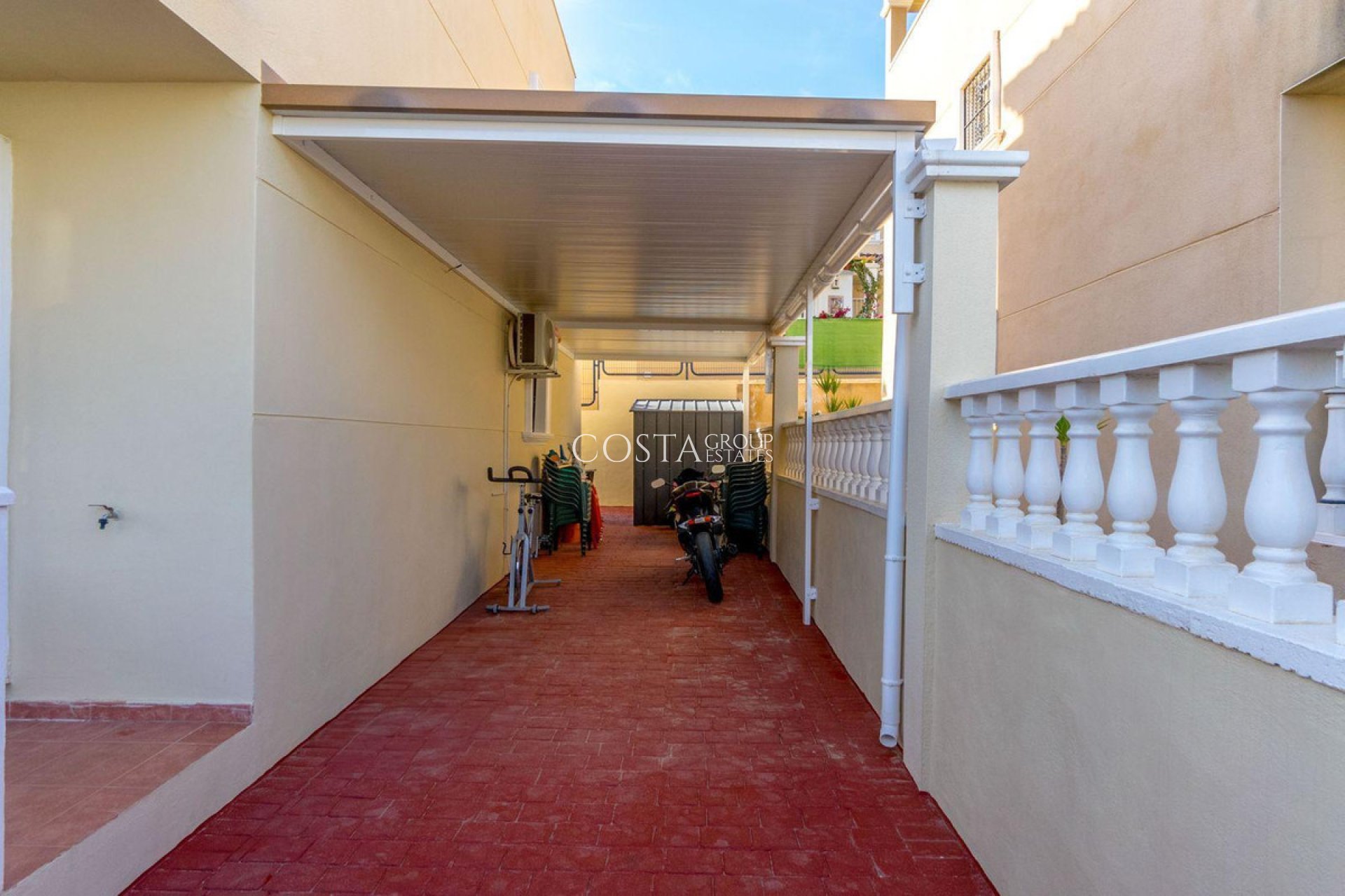 Resale - Villa -
Orihuela - Orihuela Costa
