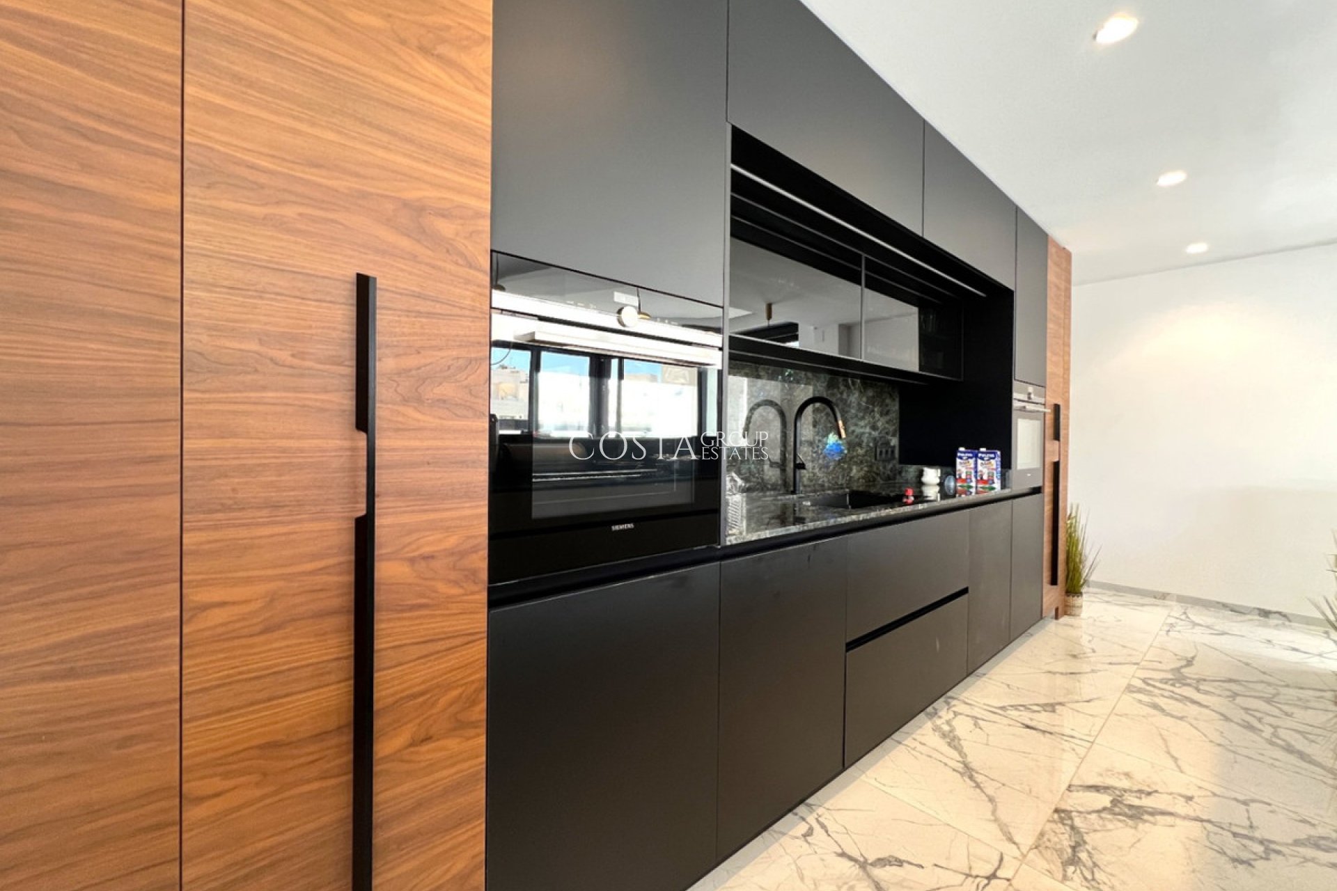 Resale - Villa -
Orihuela - Orihuela Costa