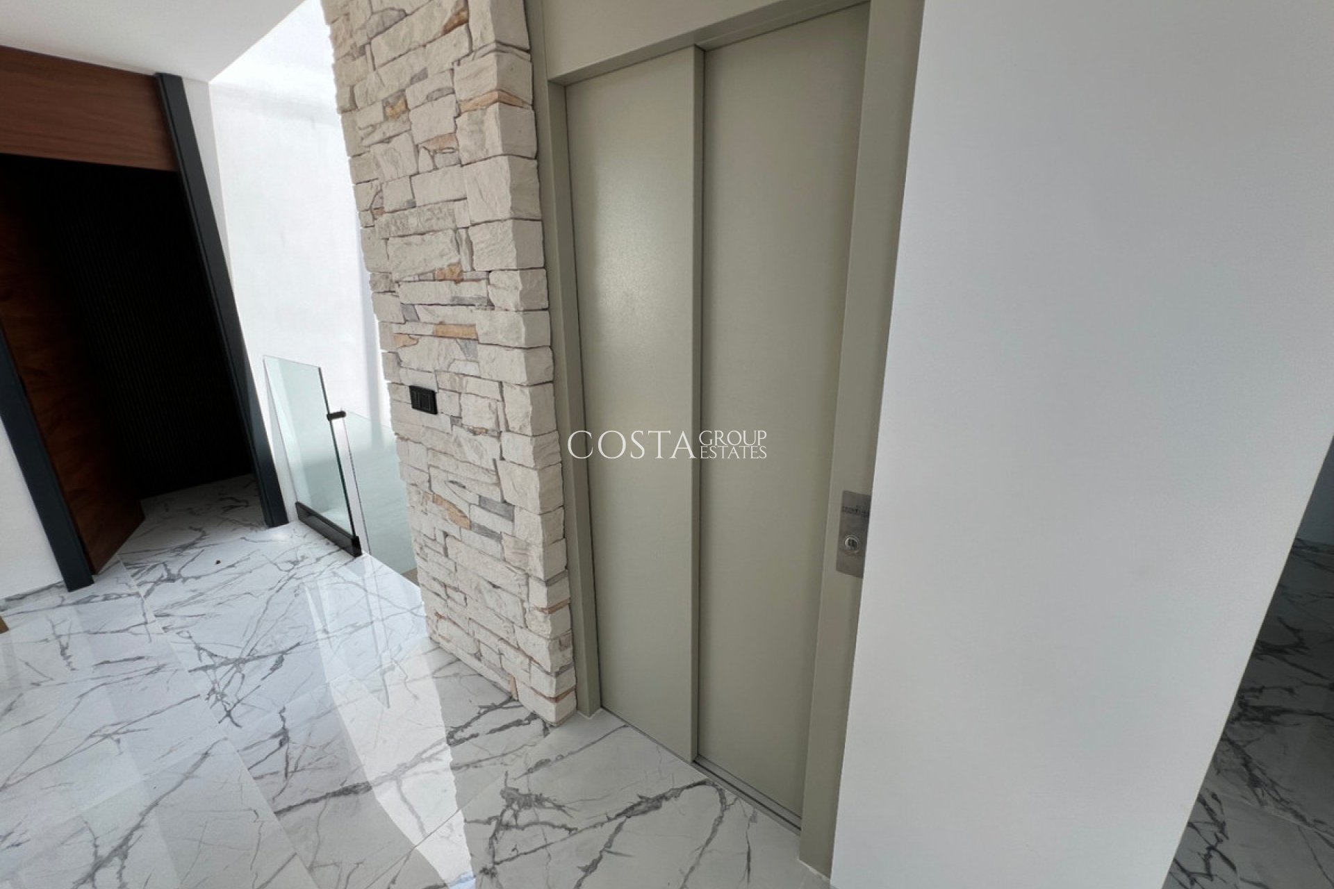 Resale - Villa -
Orihuela - Orihuela Costa