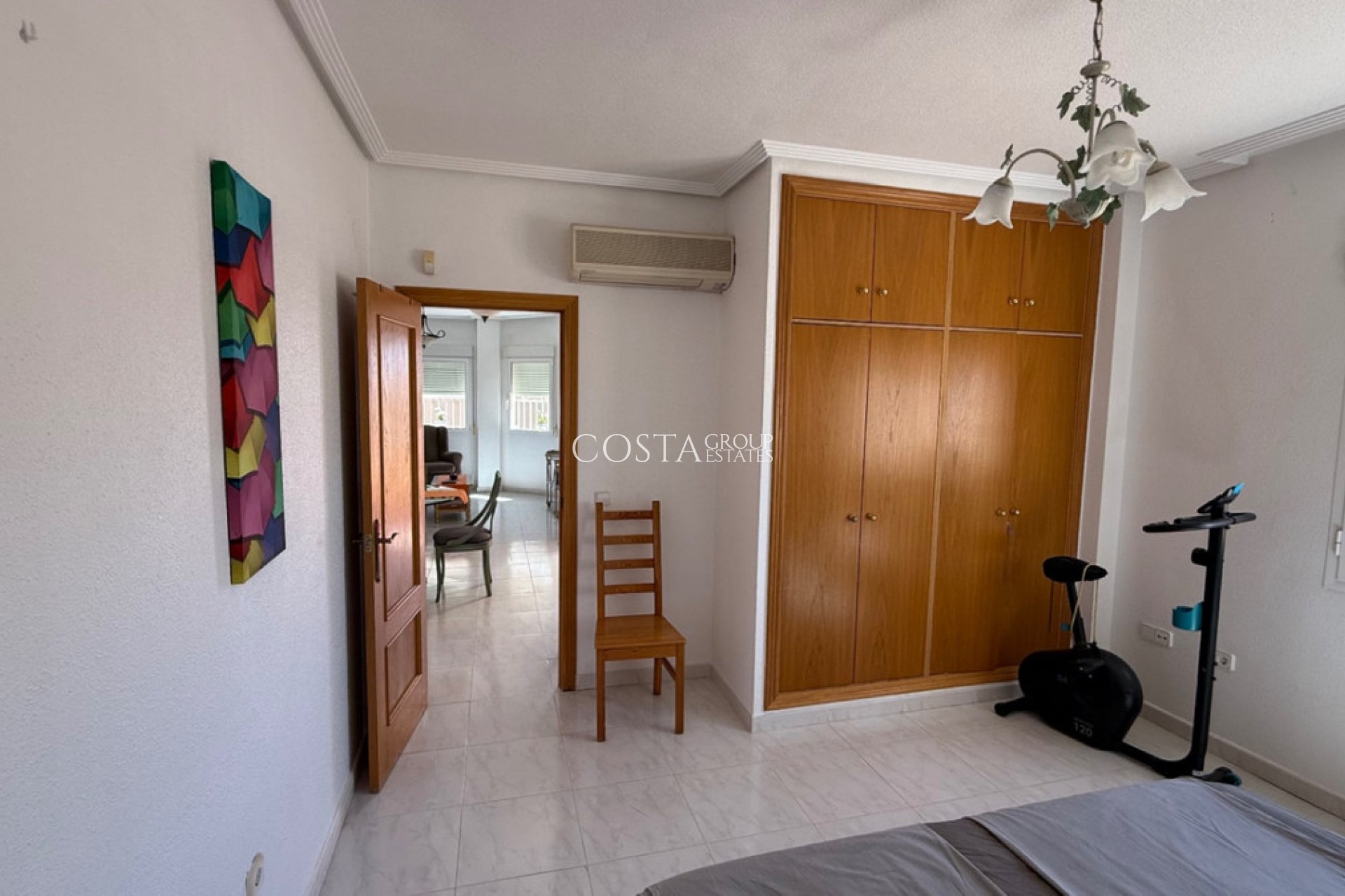 Resale - Villa -
Orihuela - Orihuela Costa