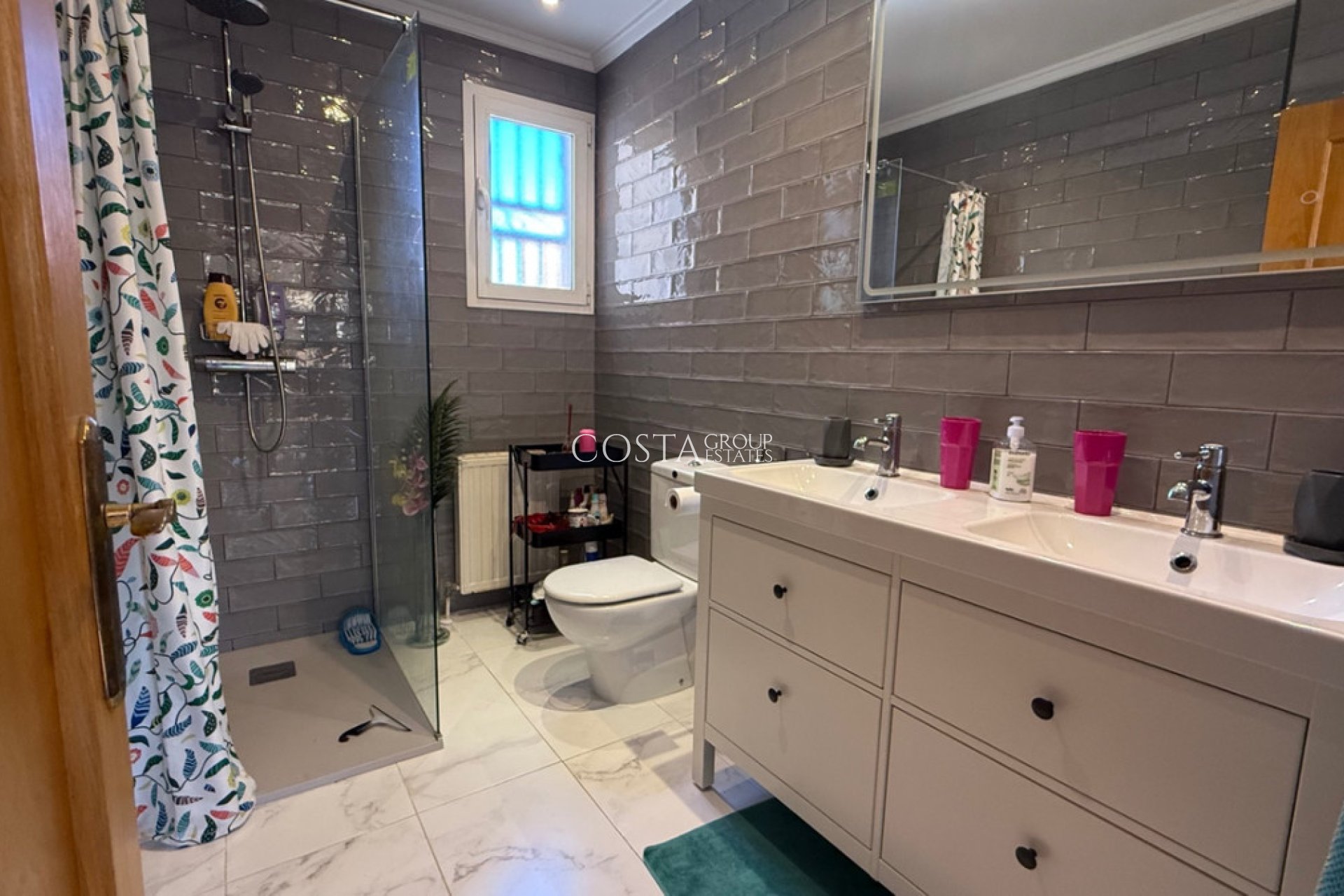 Resale - Villa -
Orihuela - Orihuela Costa