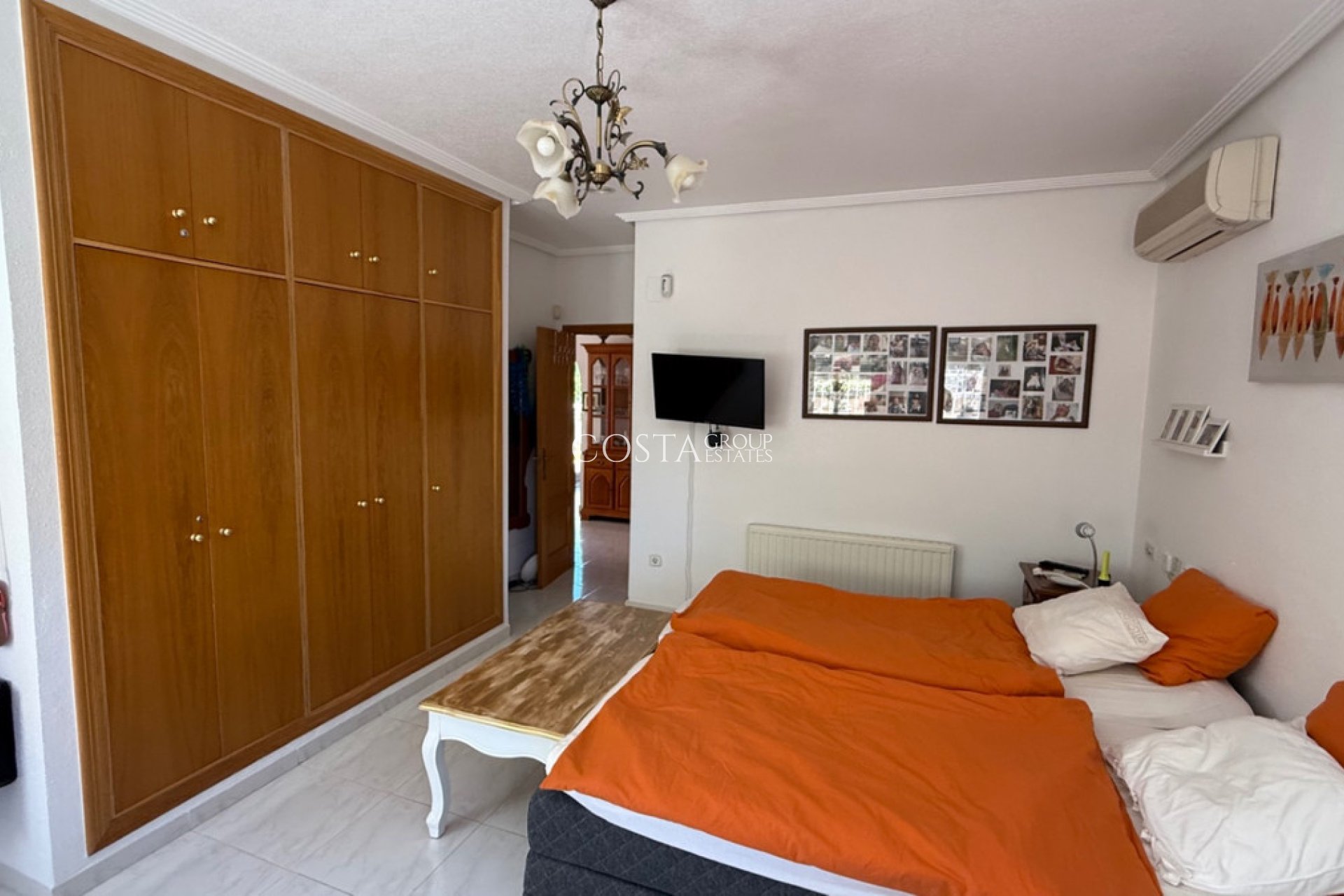 Resale - Villa -
Orihuela - Orihuela Costa