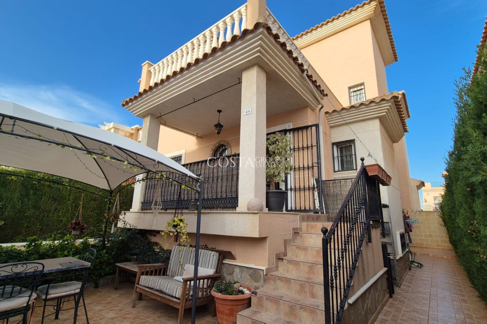 Resale - Villa -
Orihuela - Orihuela Costa