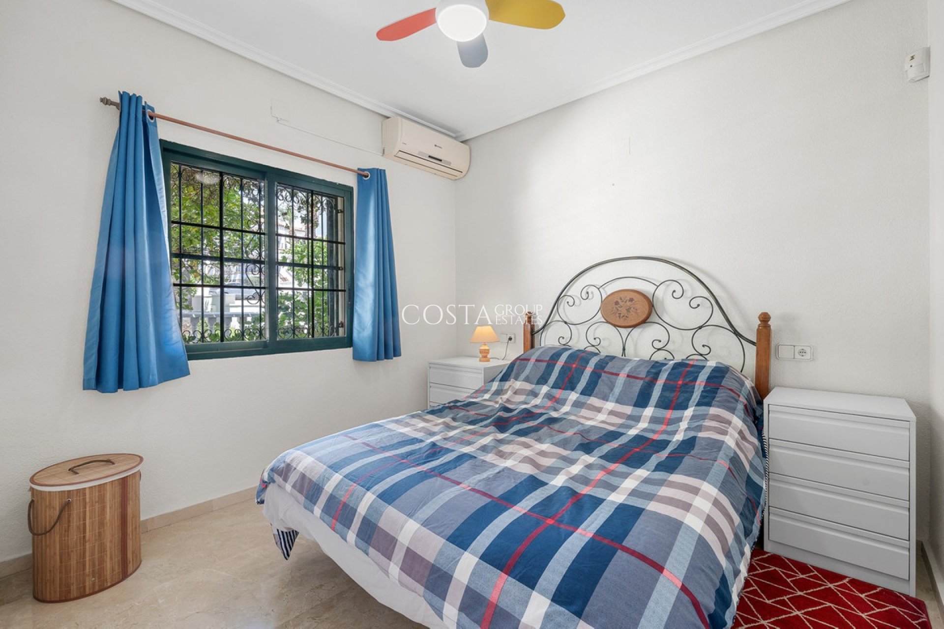 Resale - Villa -
Orihuela - Orihuela Costa