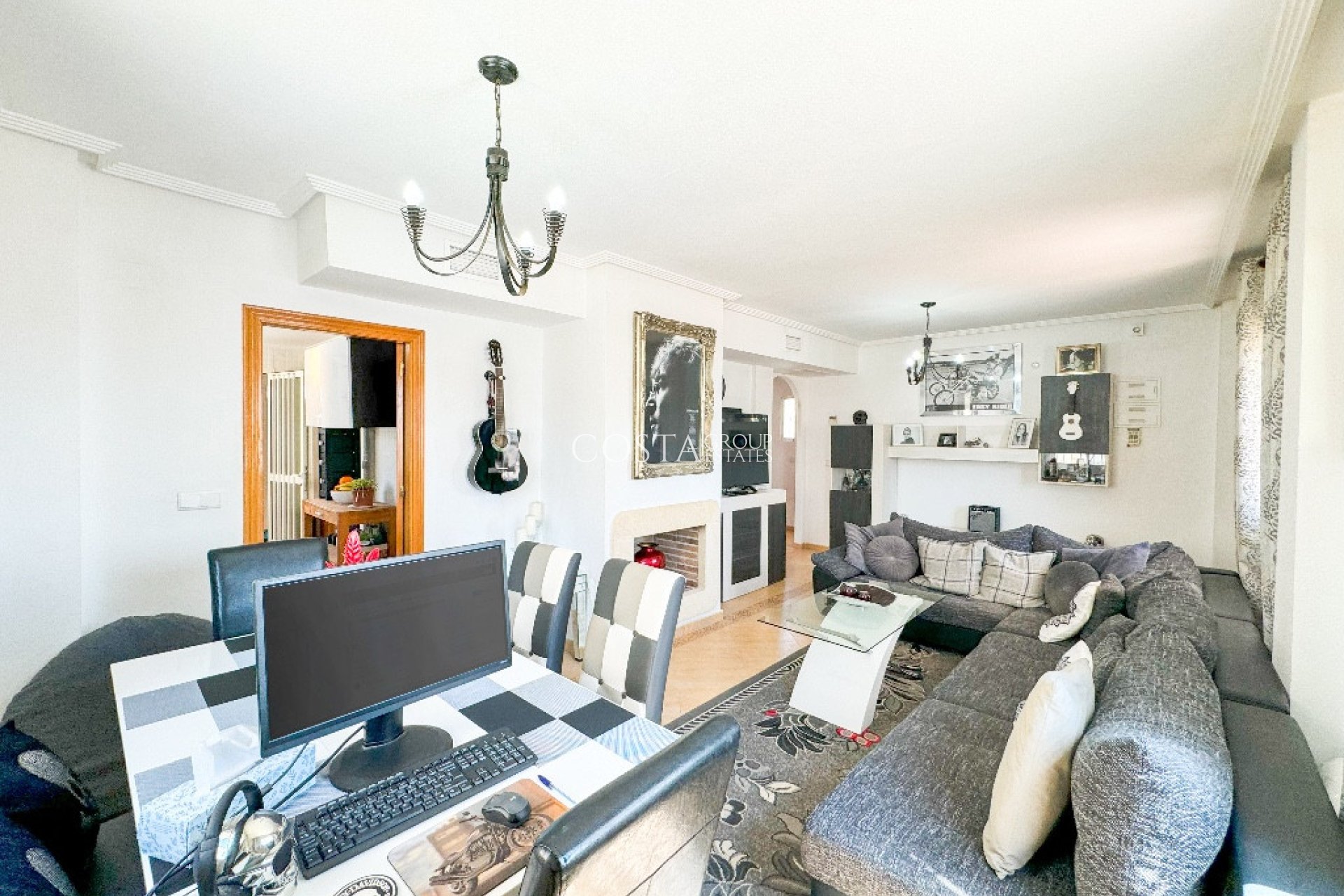 Resale - Villa -
Orihuela - Punta Prima