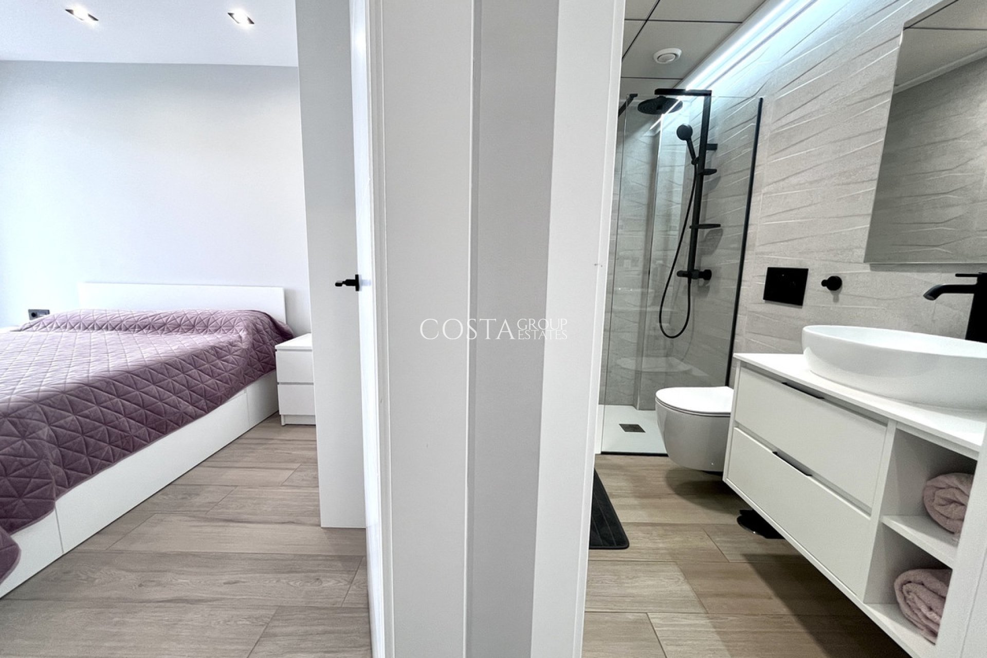 Resale - Villa -
Orihuela - Punta Prima