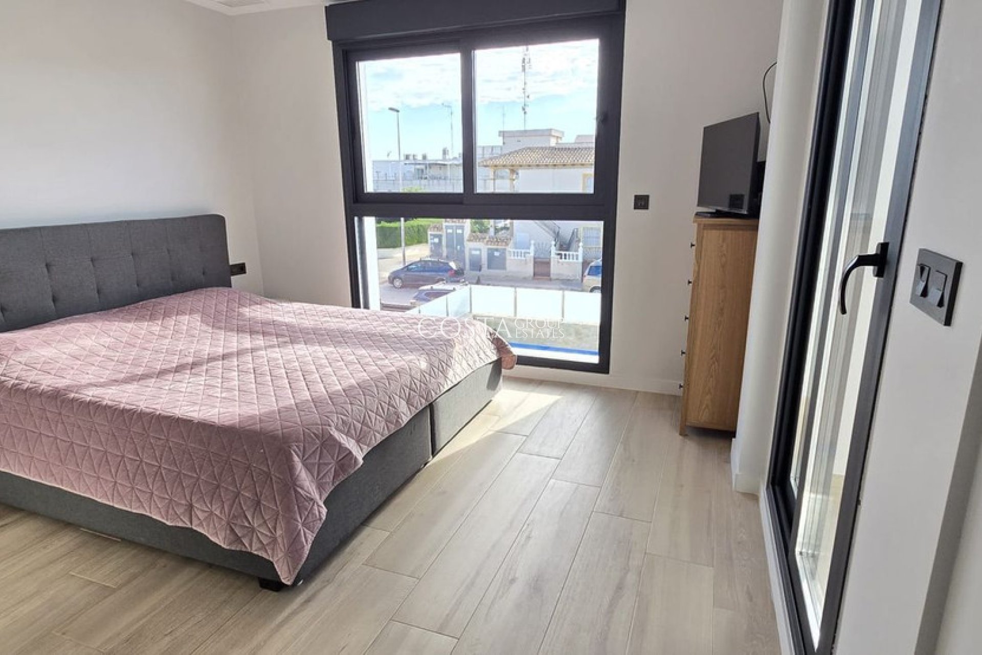 Resale - Villa -
Orihuela - Punta Prima