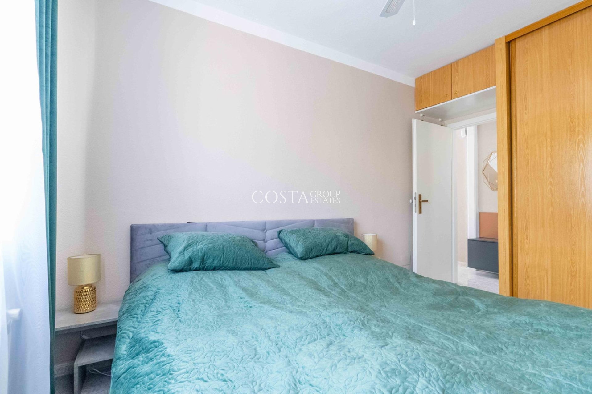 Resale - Villa -
Orihuela - Punta Prima