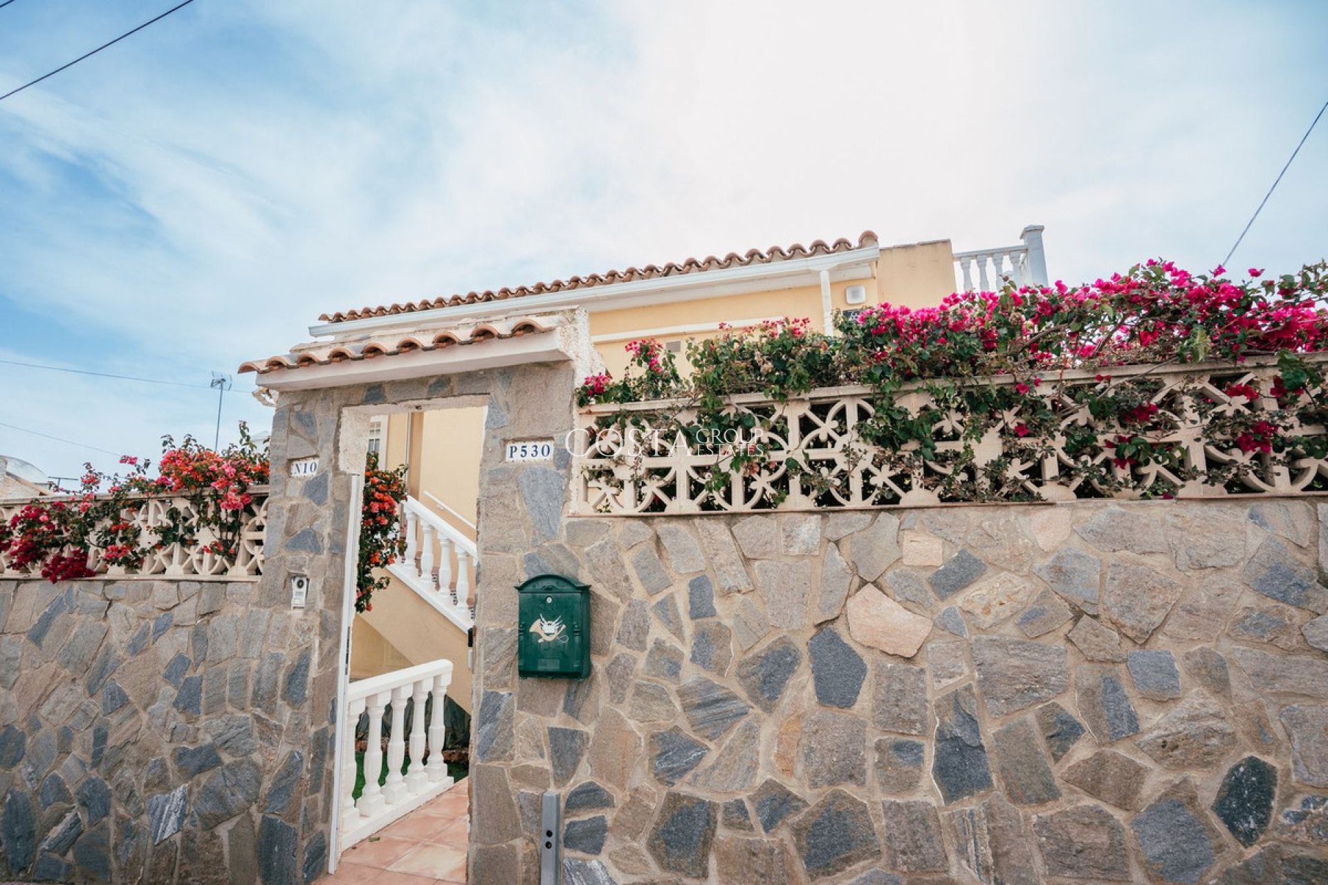 Resale - Villa -
Orihuela - Villamartin