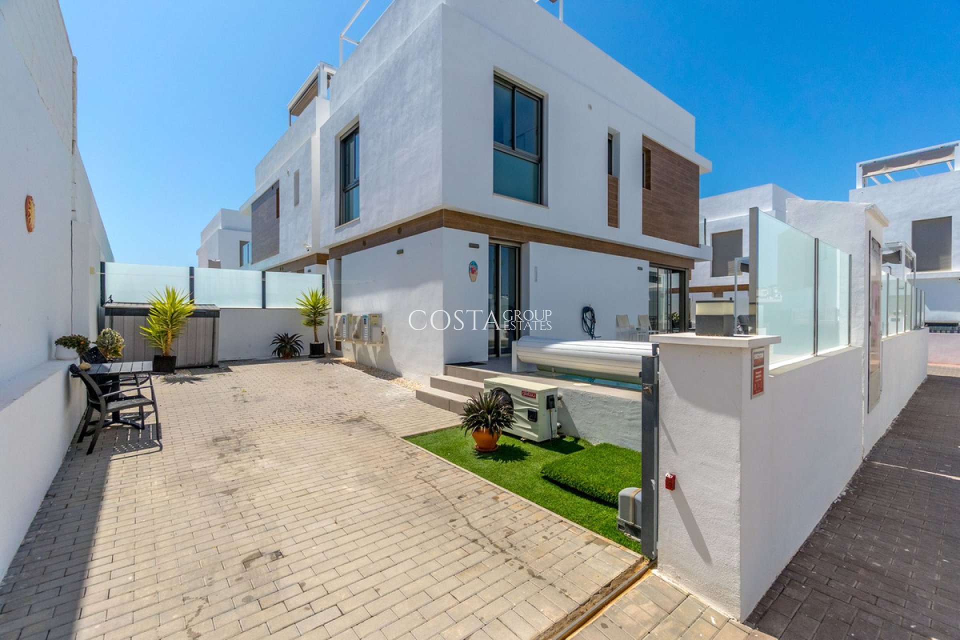 Resale - Villa -
Orihuela - Villamartin