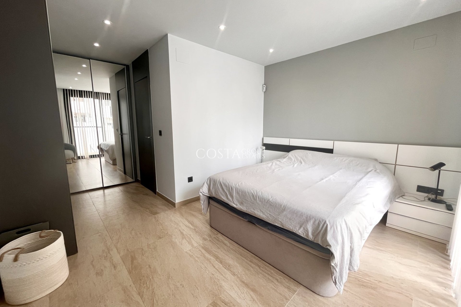 Resale - Villa -
Orihuela - Villamartin