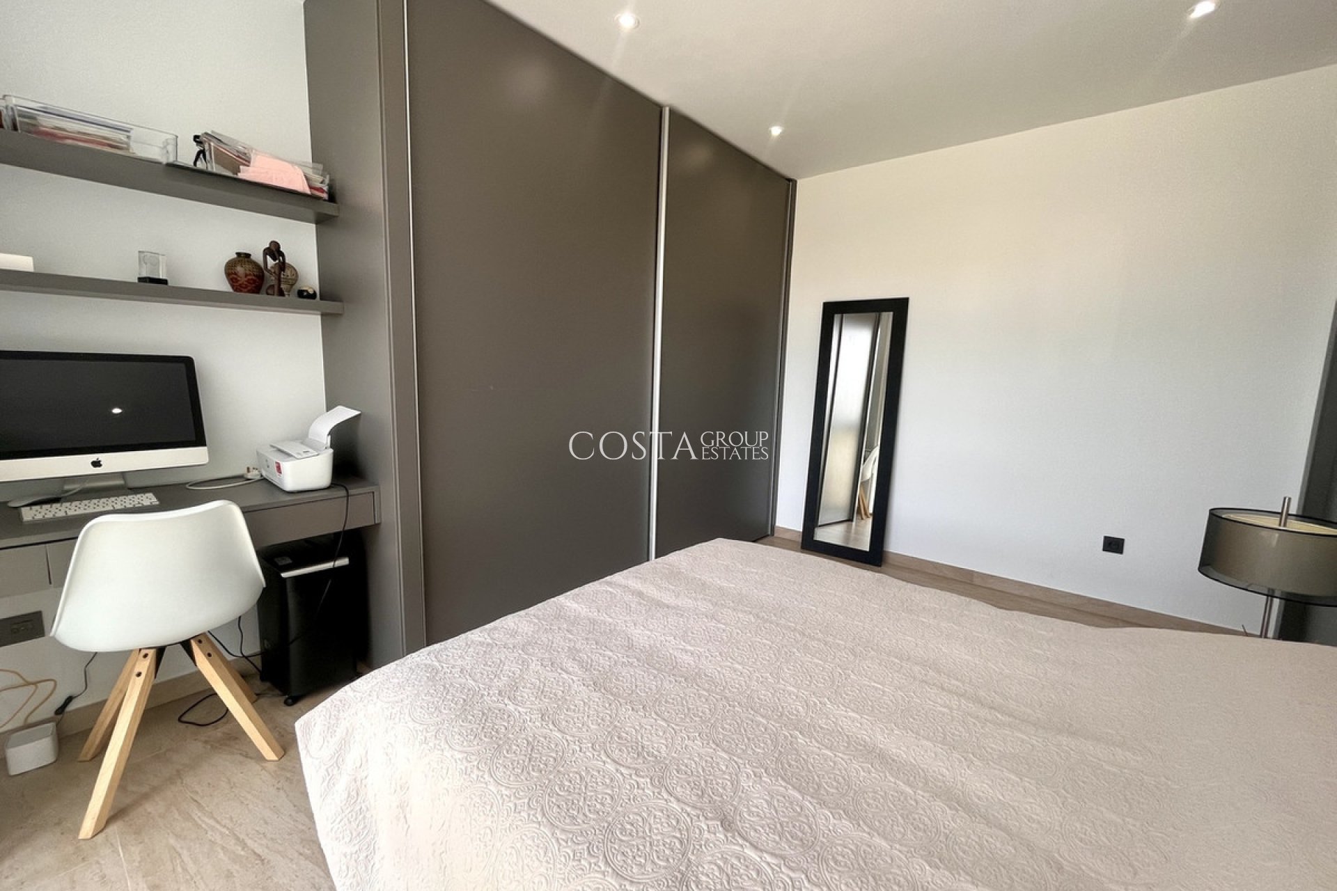 Resale - Villa -
Orihuela - Villamartin