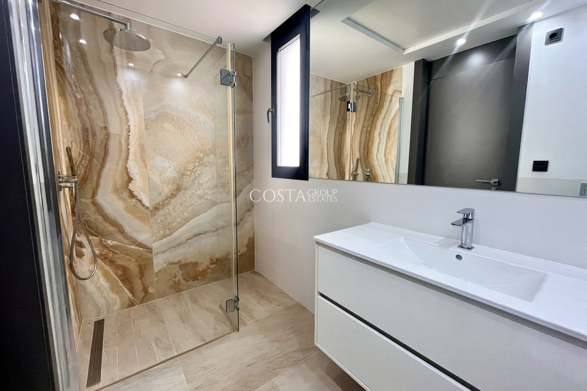 Resale - Villa -
Orihuela - Villamartin