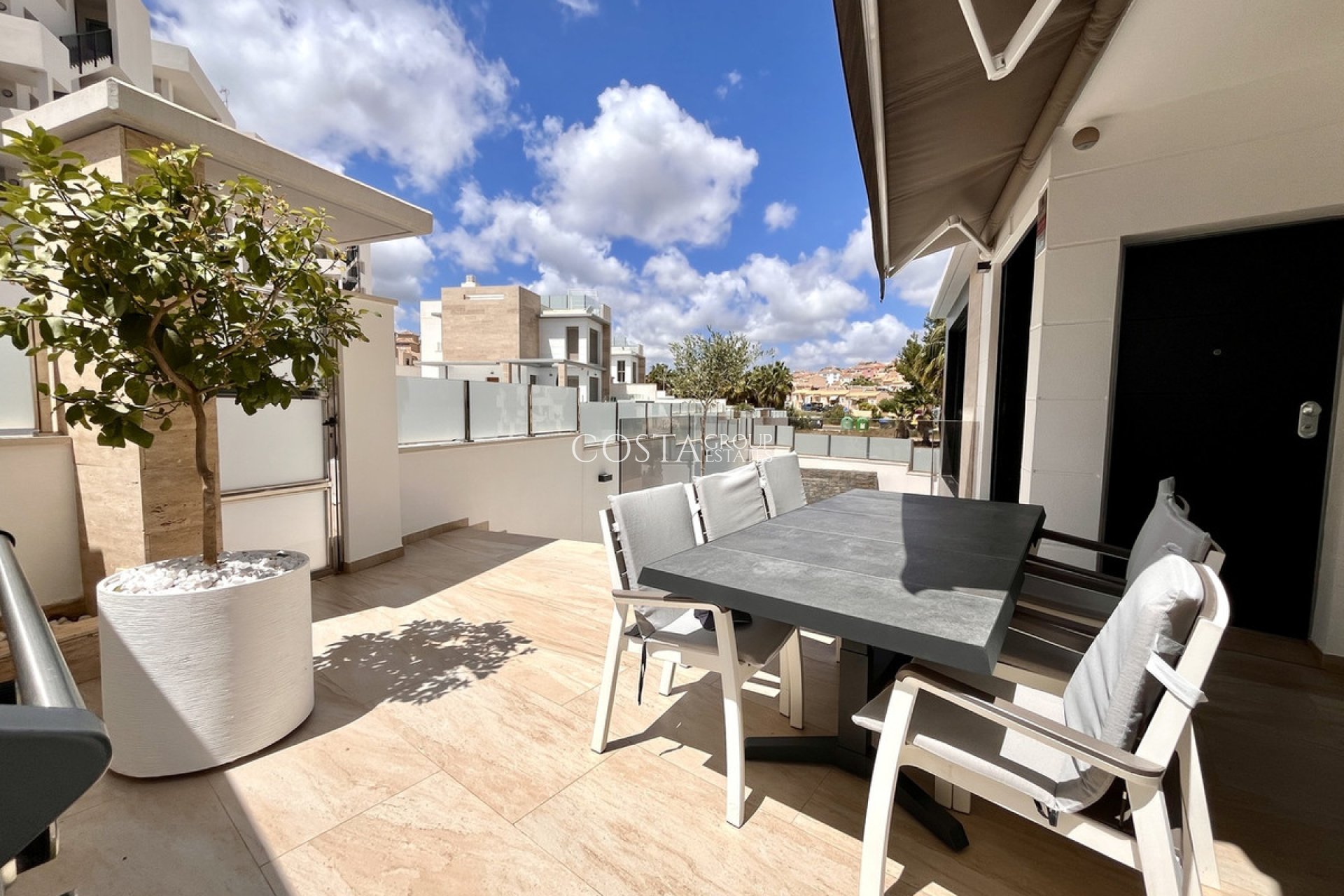 Resale - Villa -
Orihuela - Villamartin
