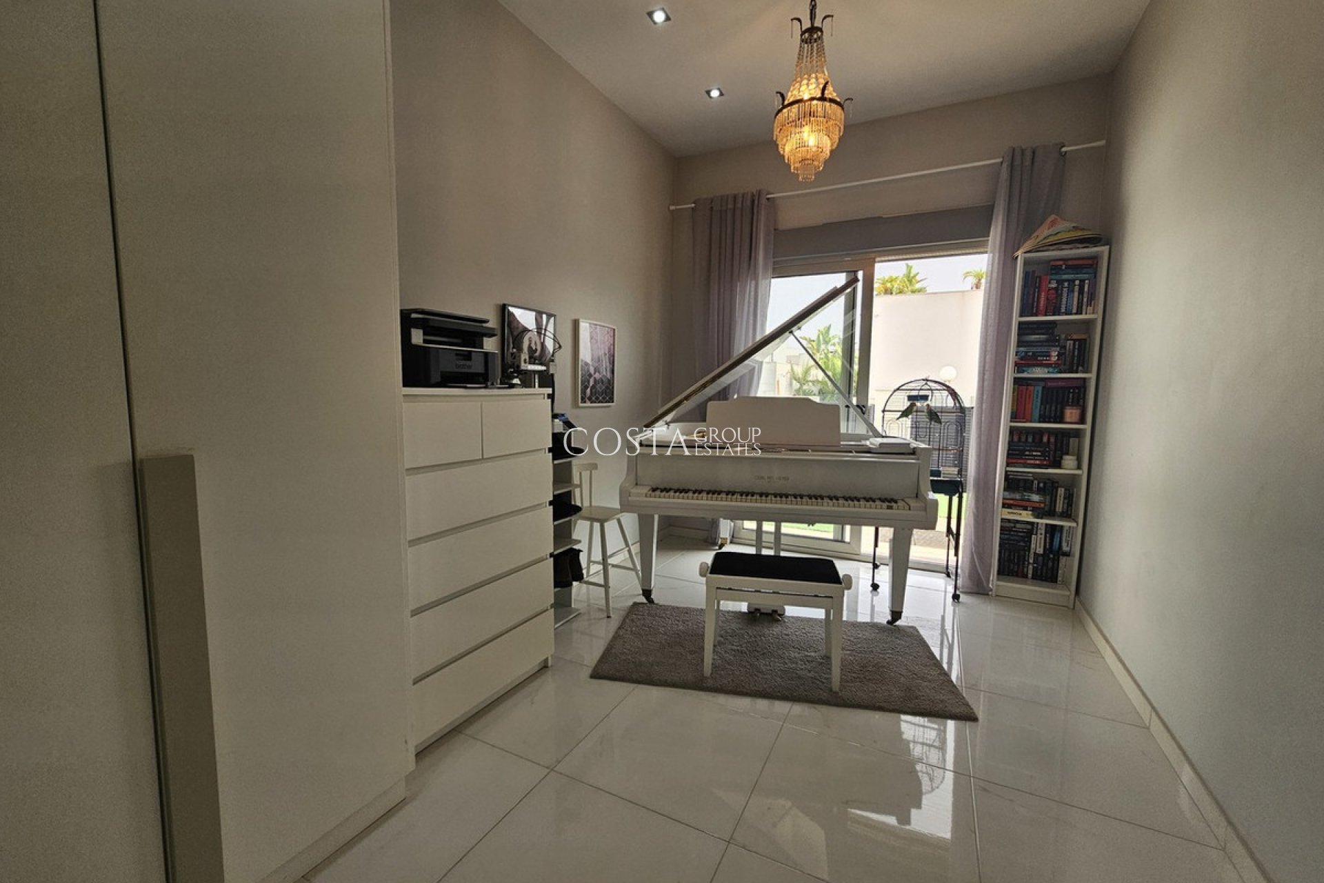 Resale - Villa -
Orihuela - Villamartin