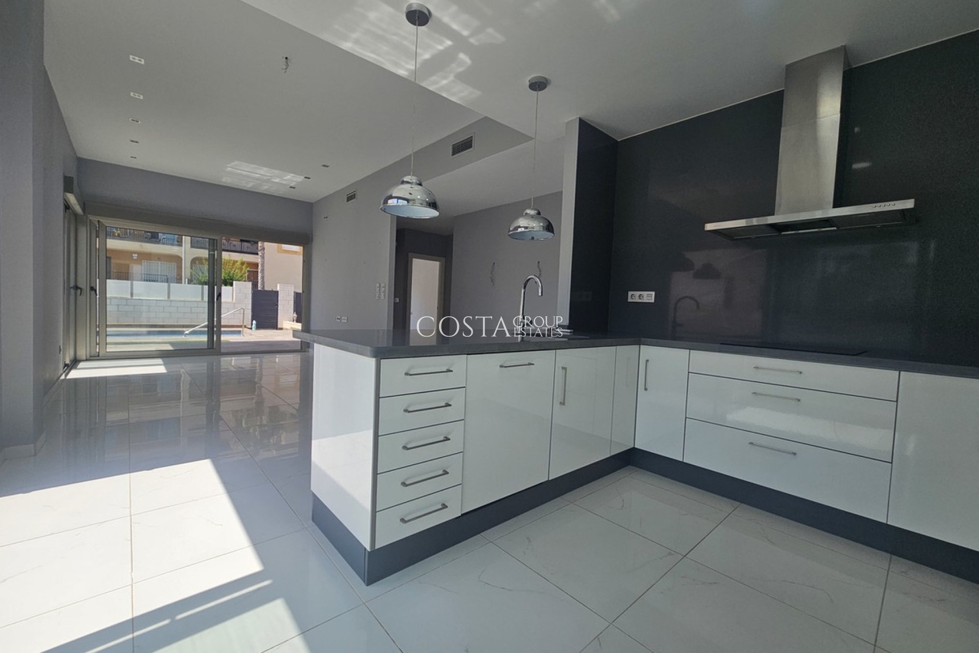 Resale - Villa -
Orihuela - Villamartin