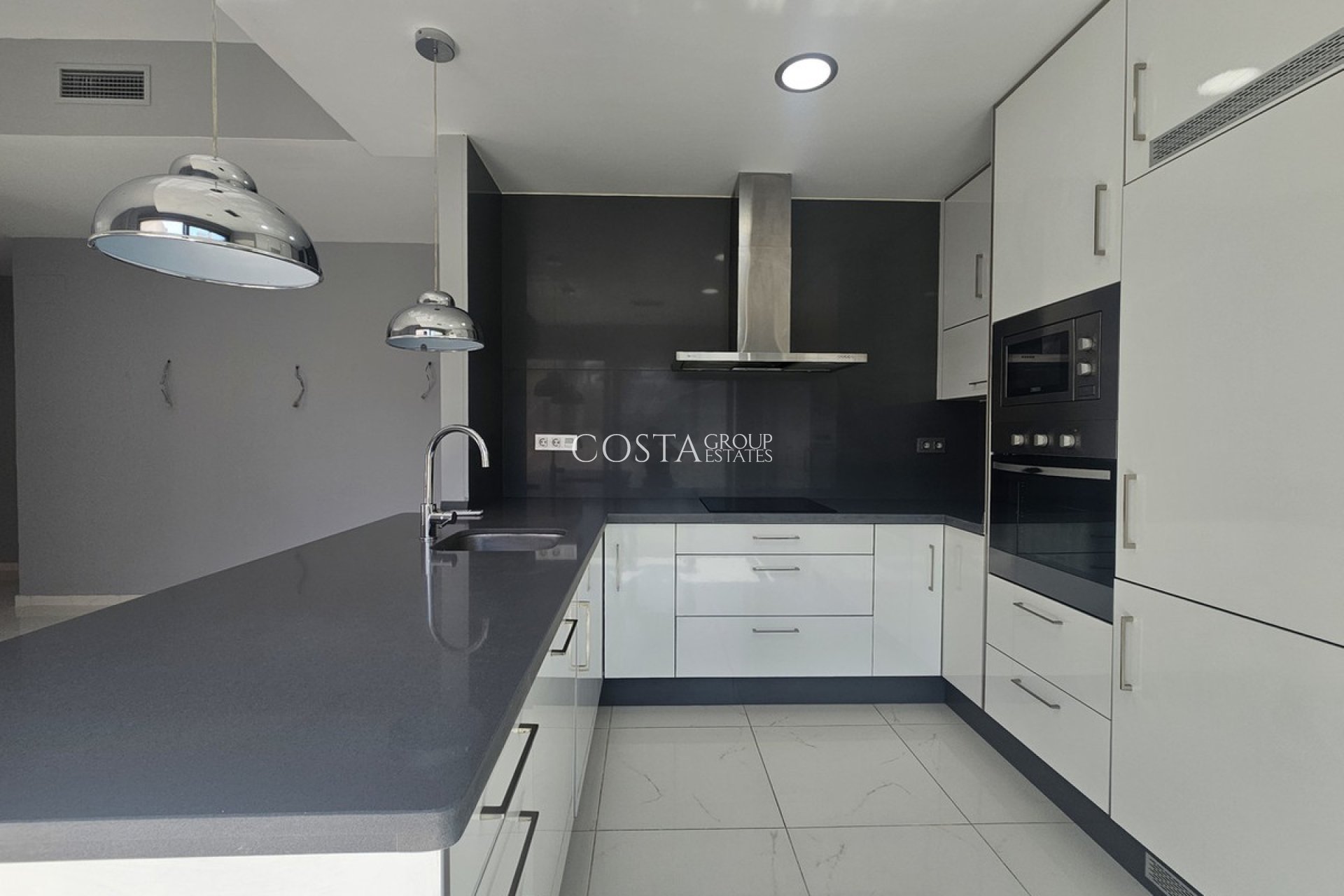 Resale - Villa -
Orihuela - Villamartin