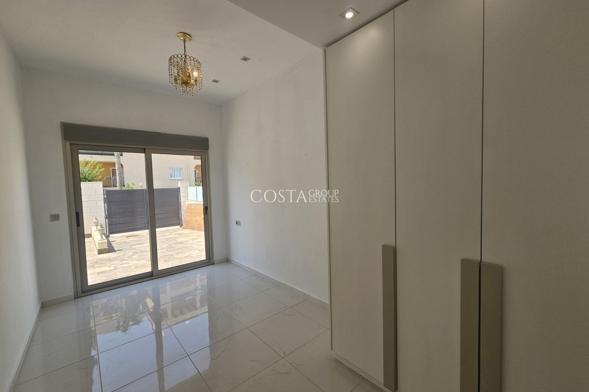 Resale - Villa -
Orihuela - Villamartin