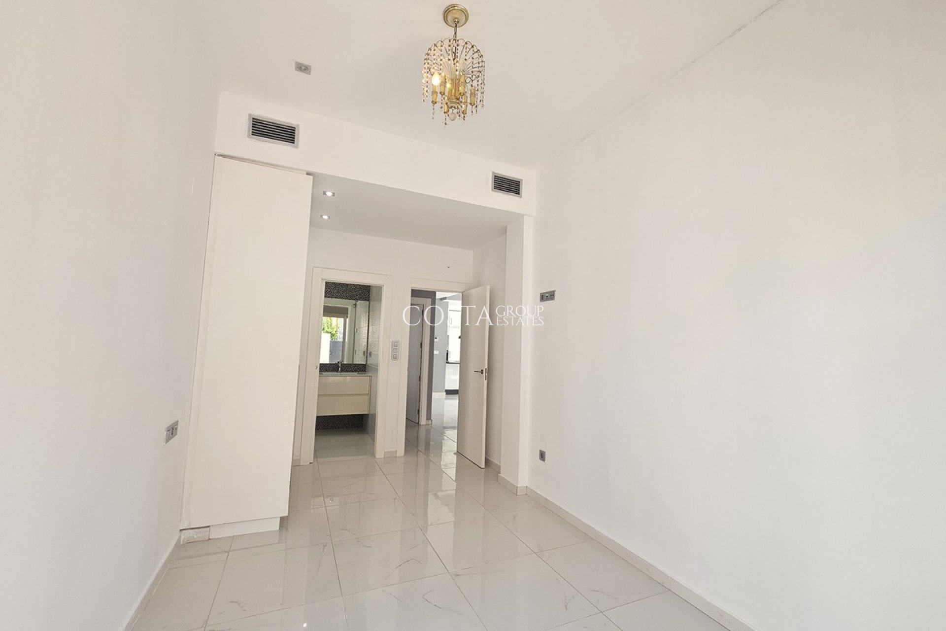 Resale - Villa -
Orihuela - Villamartin