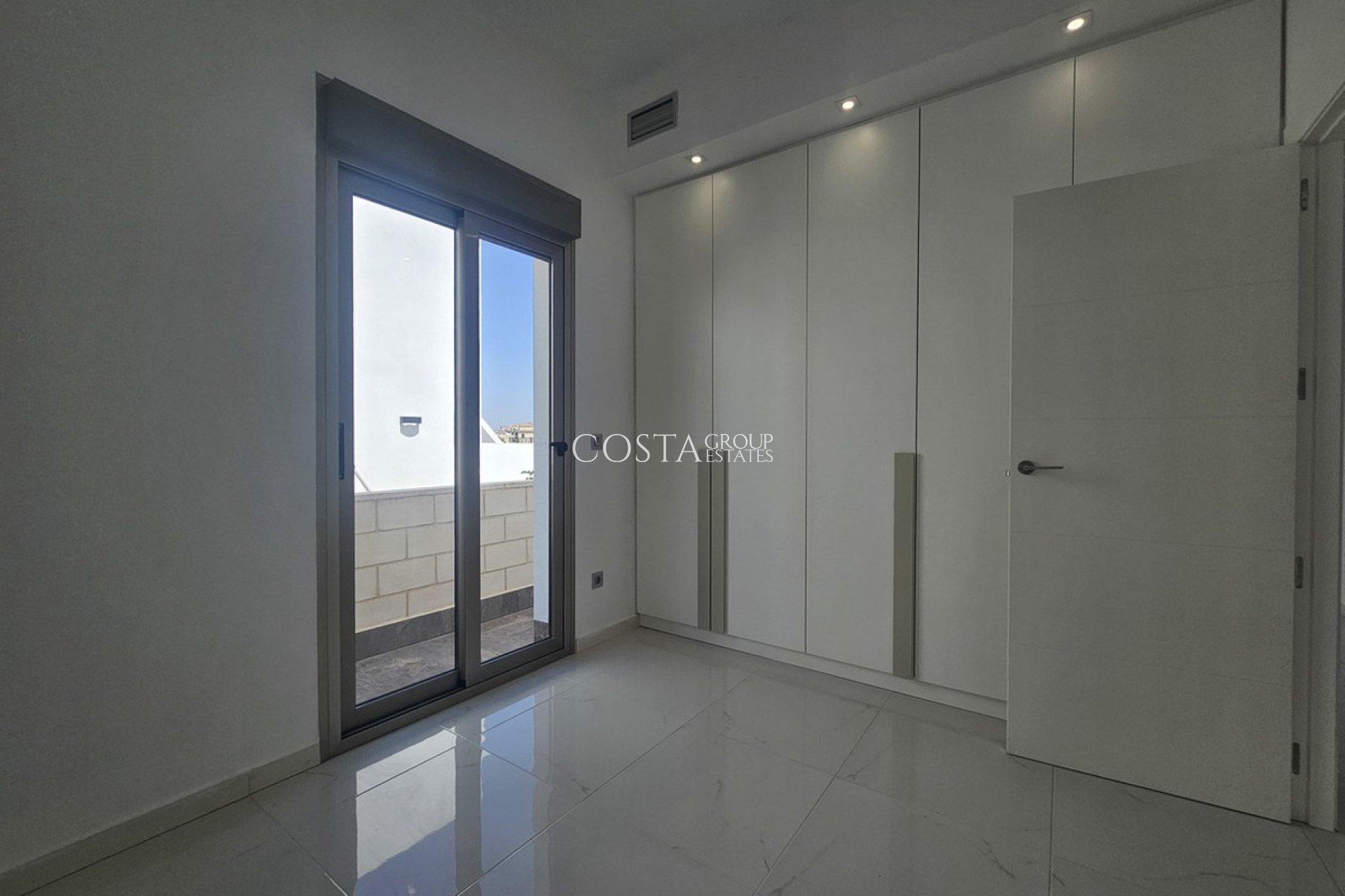 Resale - Villa -
Orihuela - Villamartin