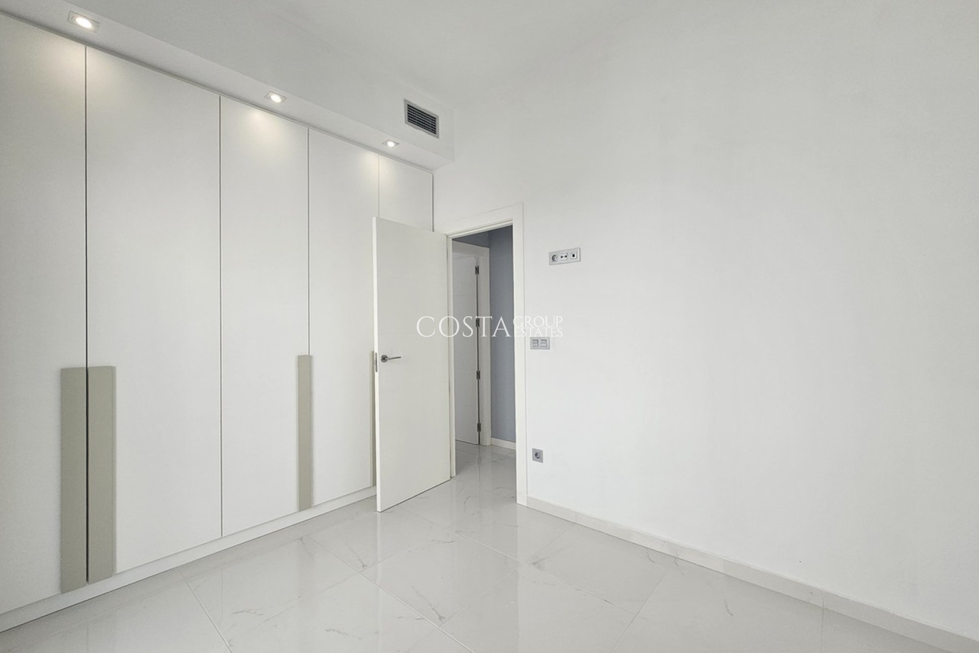 Resale - Villa -
Orihuela - Villamartin