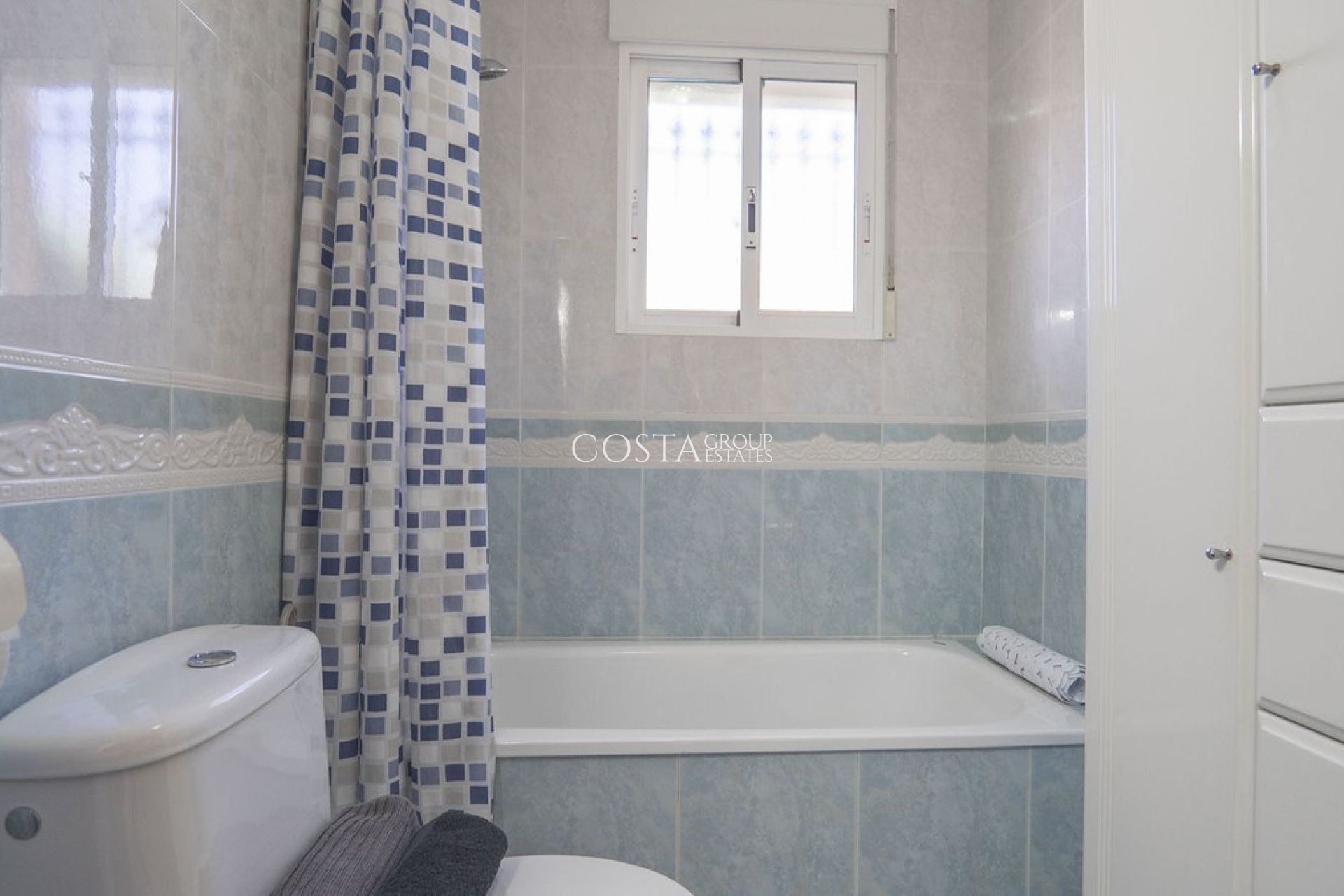Resale - Villa -
Orihuela - Villamartin