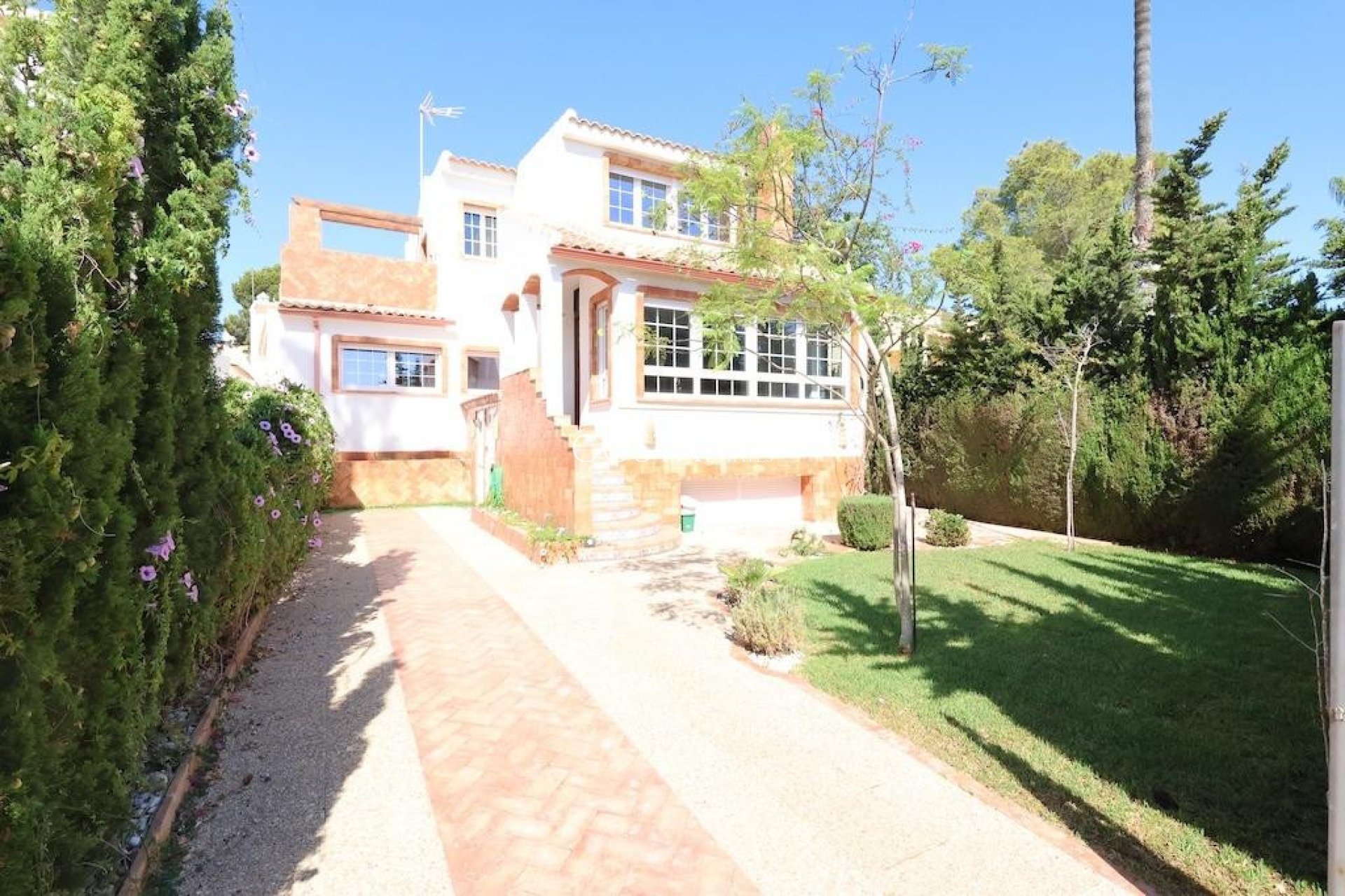 Resale - Villa -
Orihuela - Villamartin