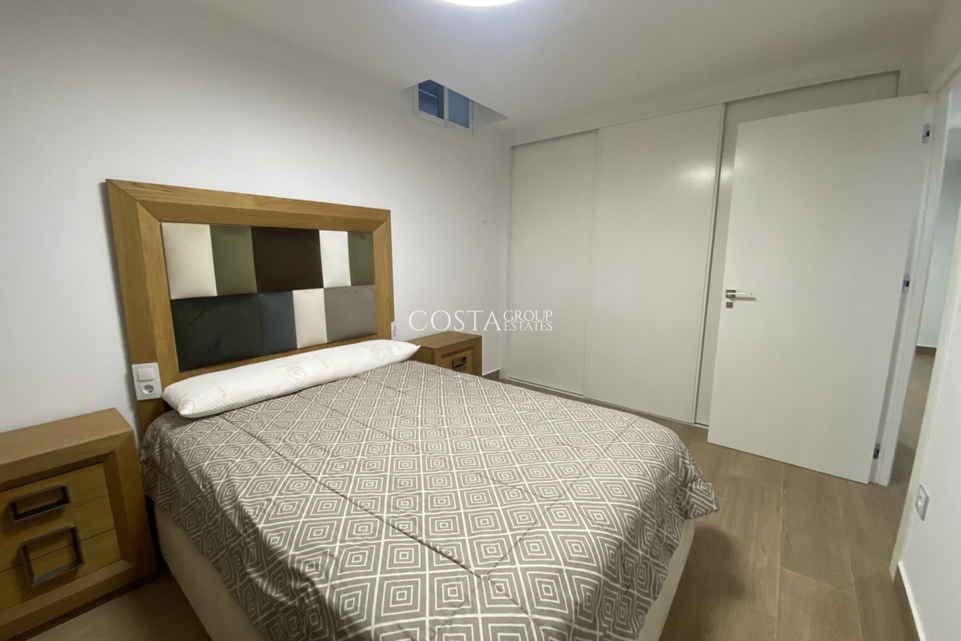 Resale - Villa -
Orihuela - Villamartin