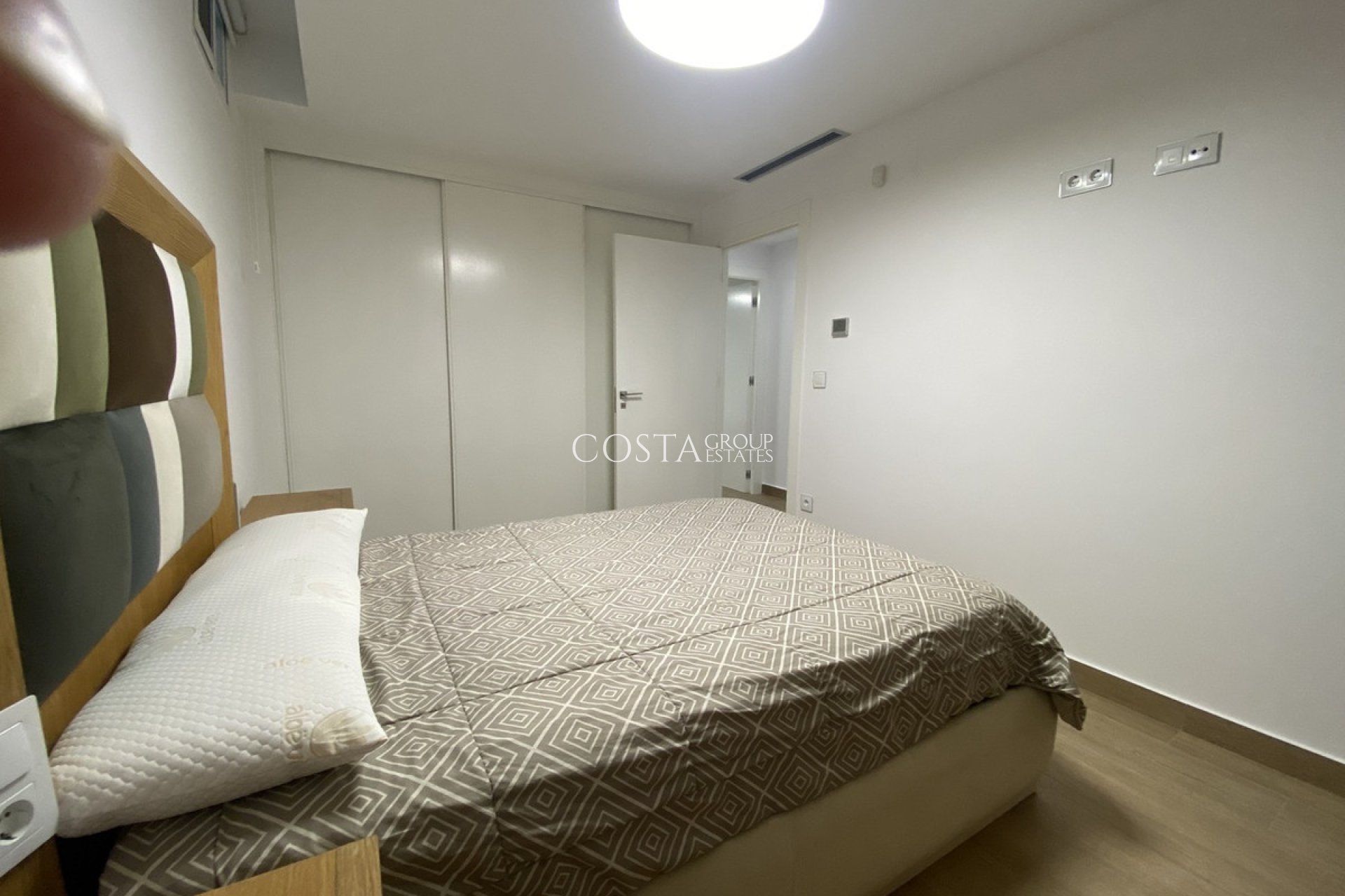 Resale - Villa -
Orihuela - Villamartin