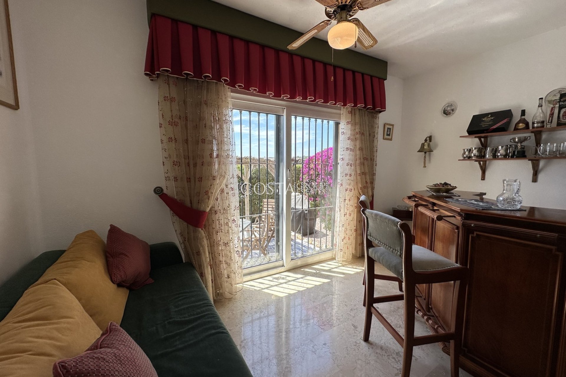 Resale - Villa -
Orihuela - Villamartin