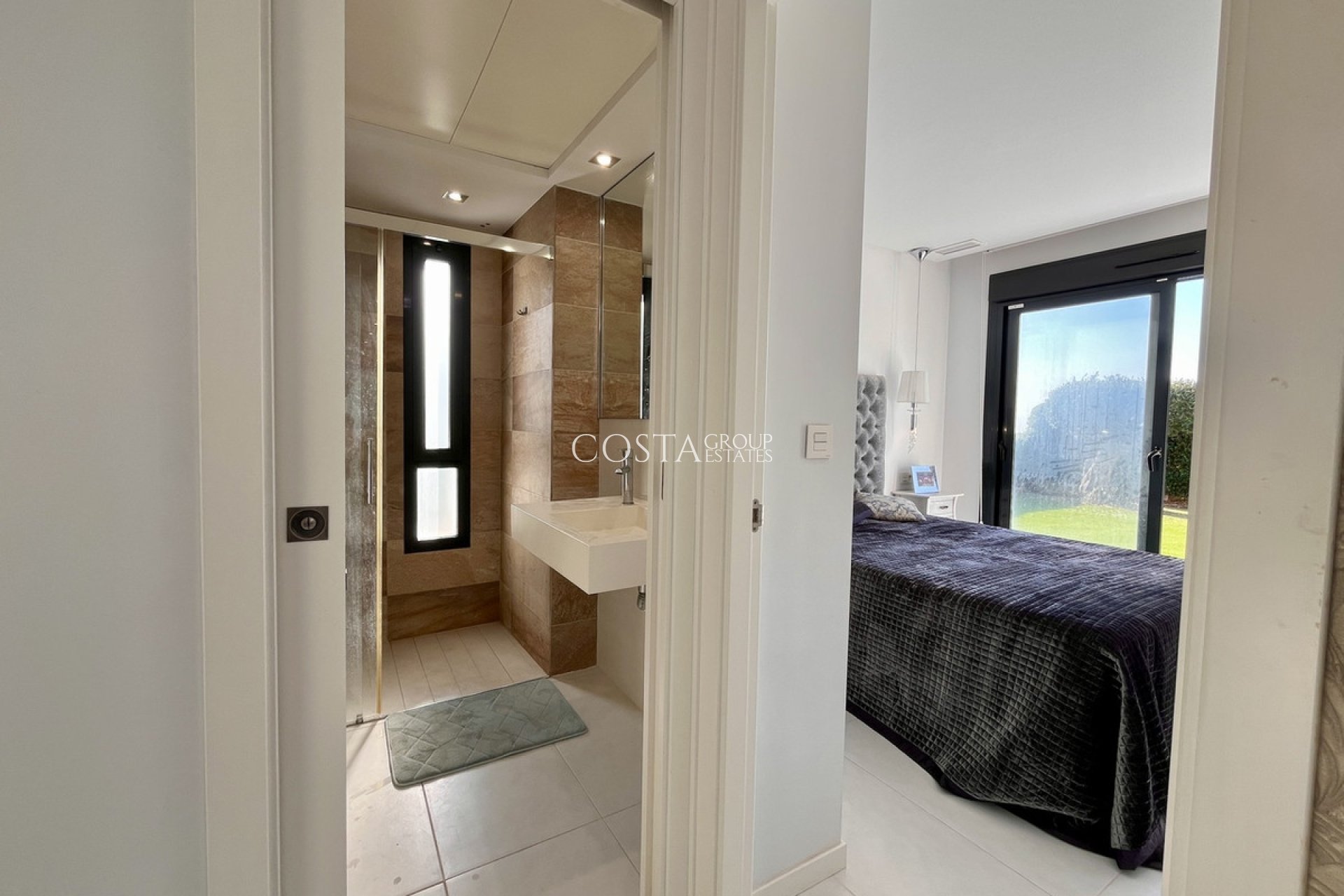 Resale - Villa -
Orihuela - Villamartin