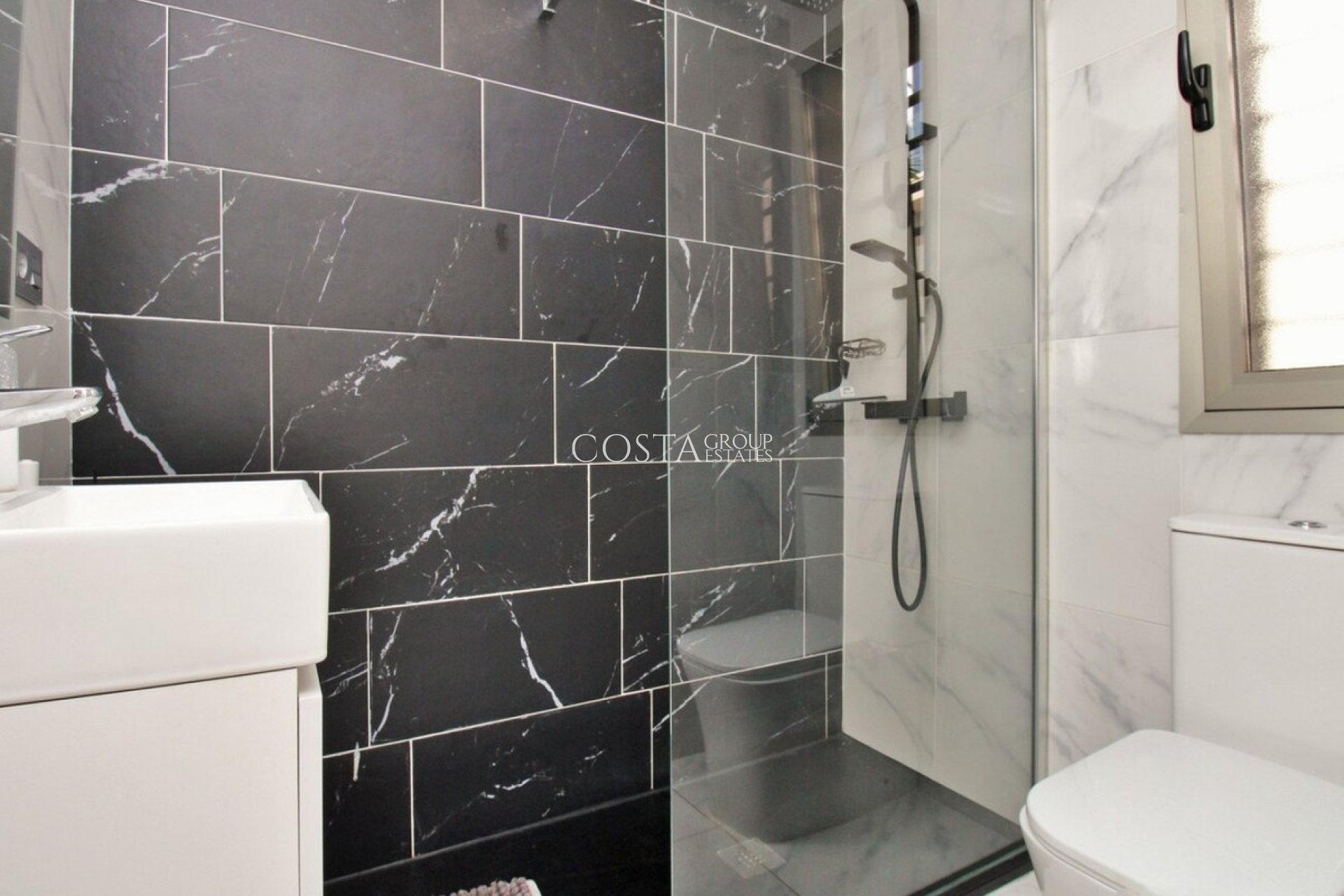 Resale - Villa -
Orihuela - Villamartin