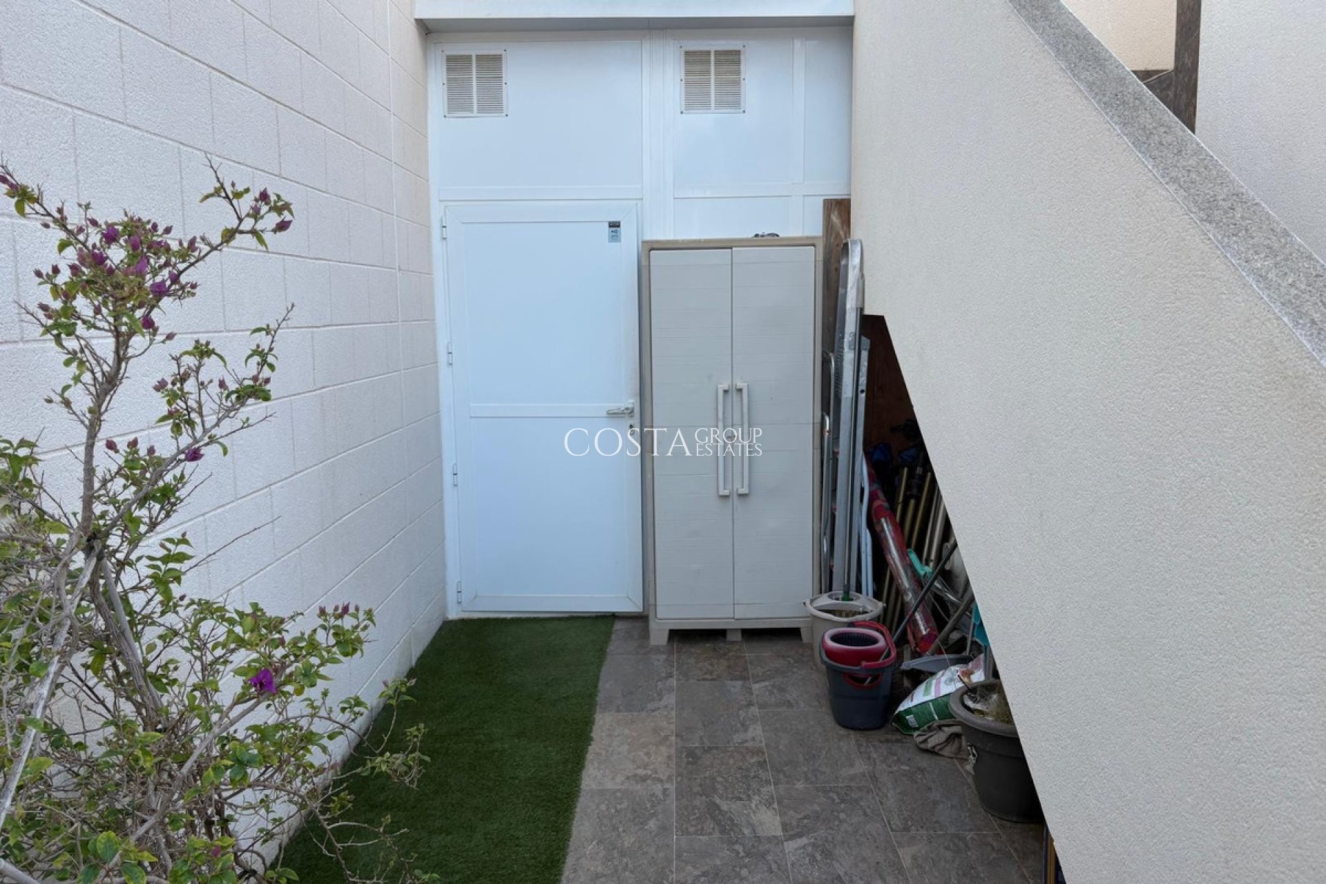 Resale - Villa -
Orihuela - Villamartin