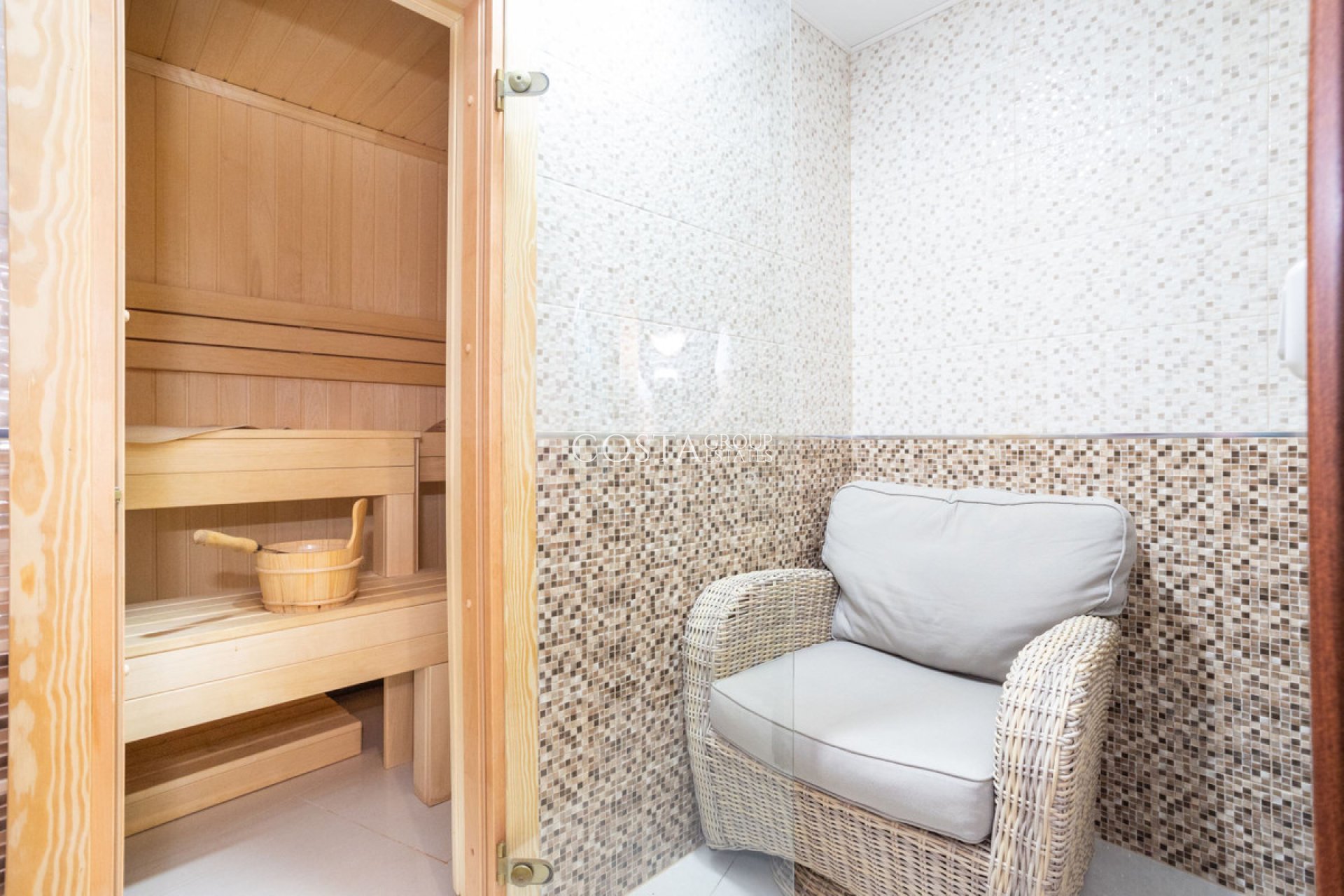 Resale - Villa -
Orihuela - Villamartin