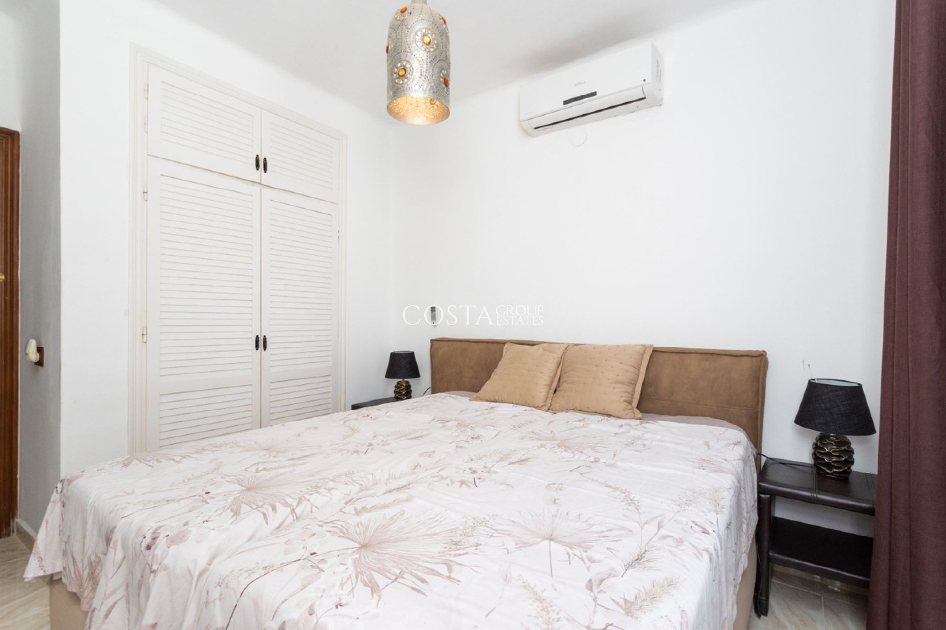 Resale - Villa -
Orihuela - Villamartin