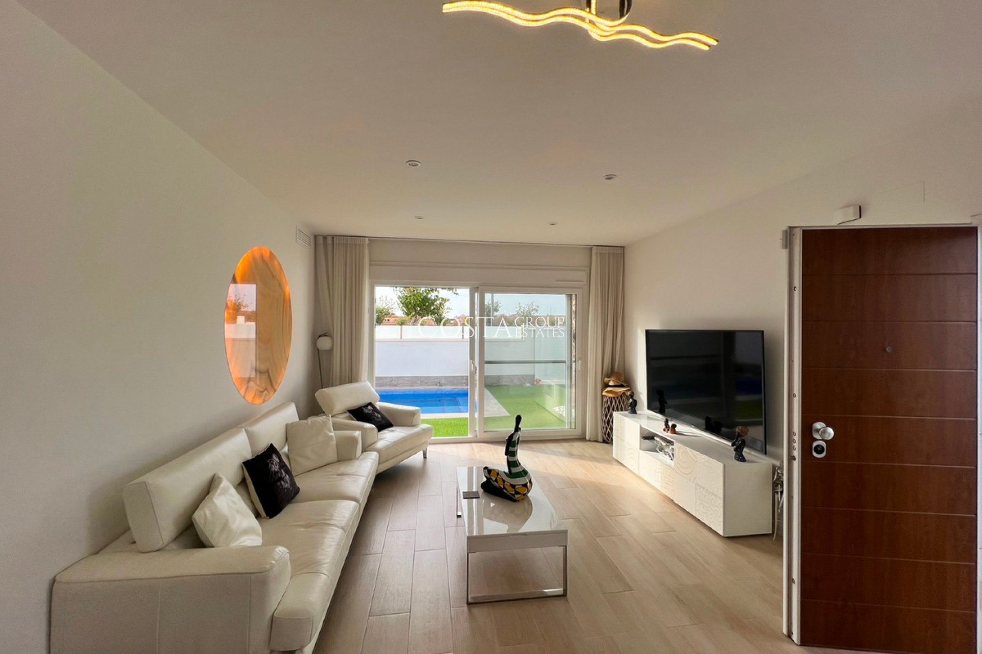 Resale - Villa -
Pilar de la Horadada - Pilar de la Horadada Centro
