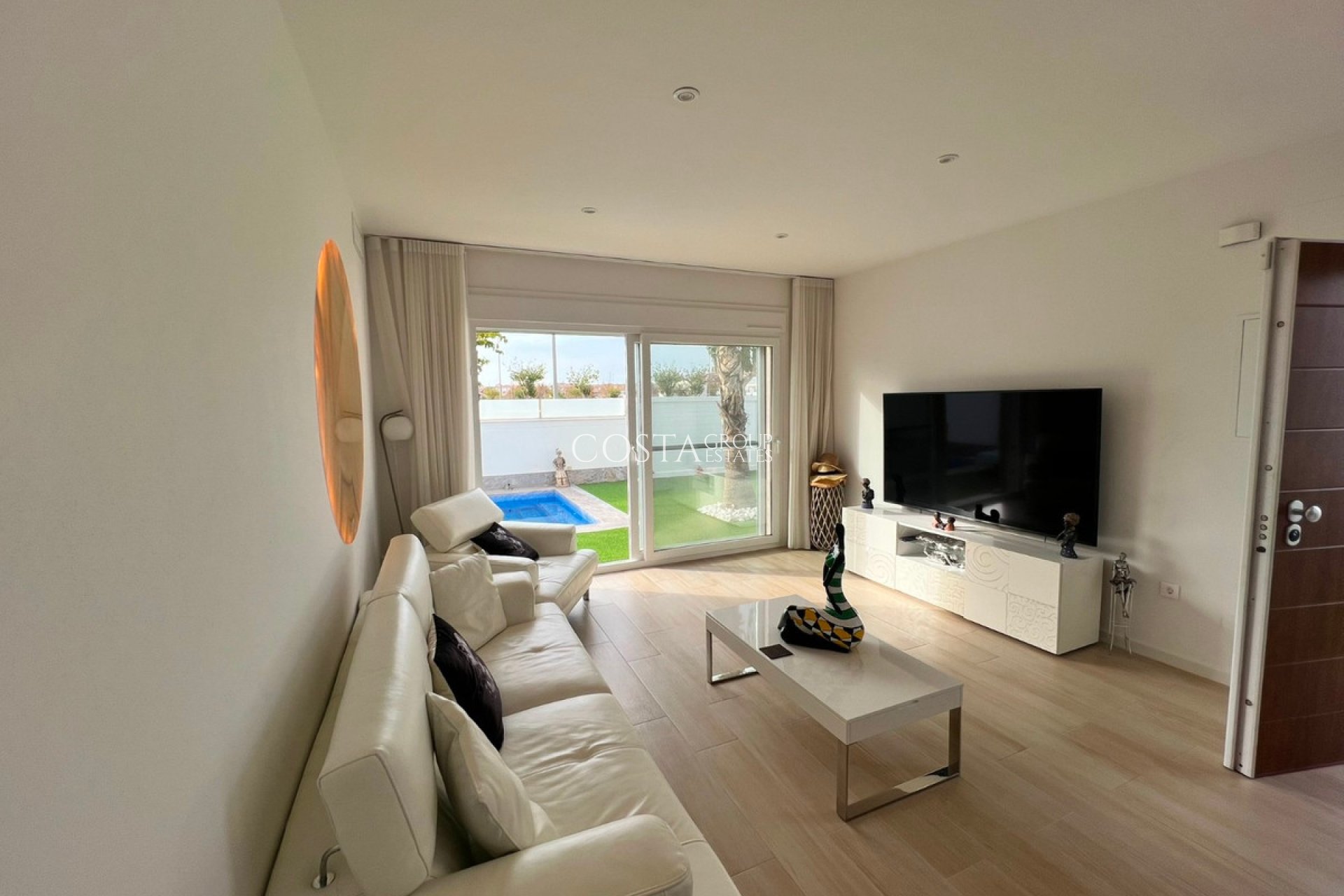 Resale - Villa -
Pilar de la Horadada - Pilar de la Horadada Centro