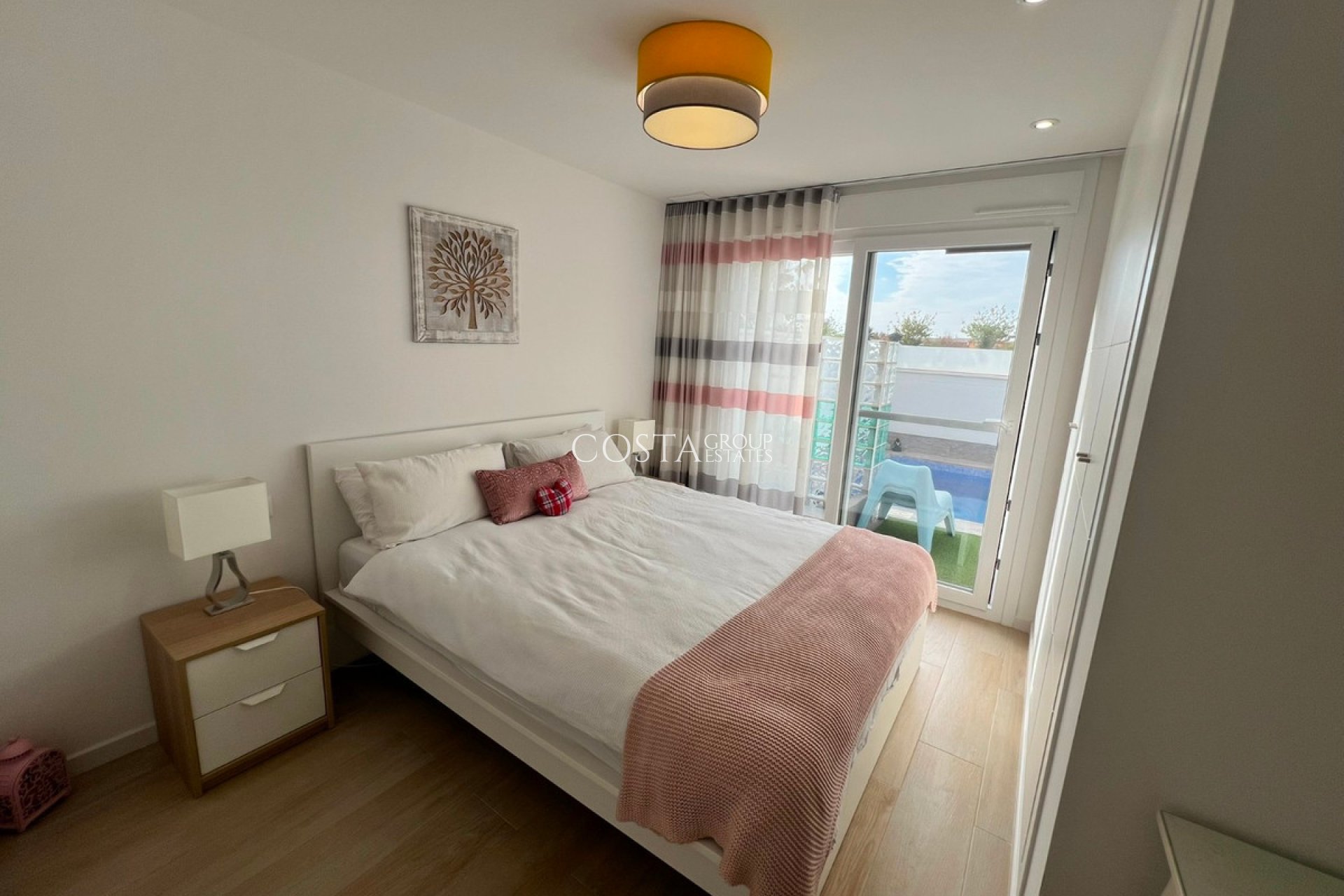 Resale - Villa -
Pilar de la Horadada - Pilar de la Horadada Centro