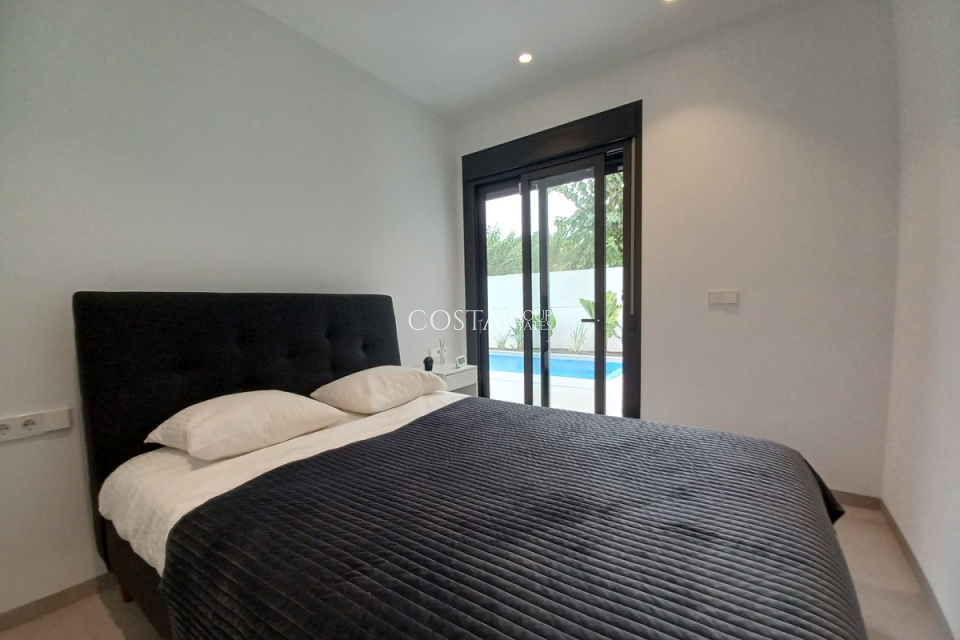 Resale - Villa -
Pilar de la Horadada - Pilar de la Horadada Centro