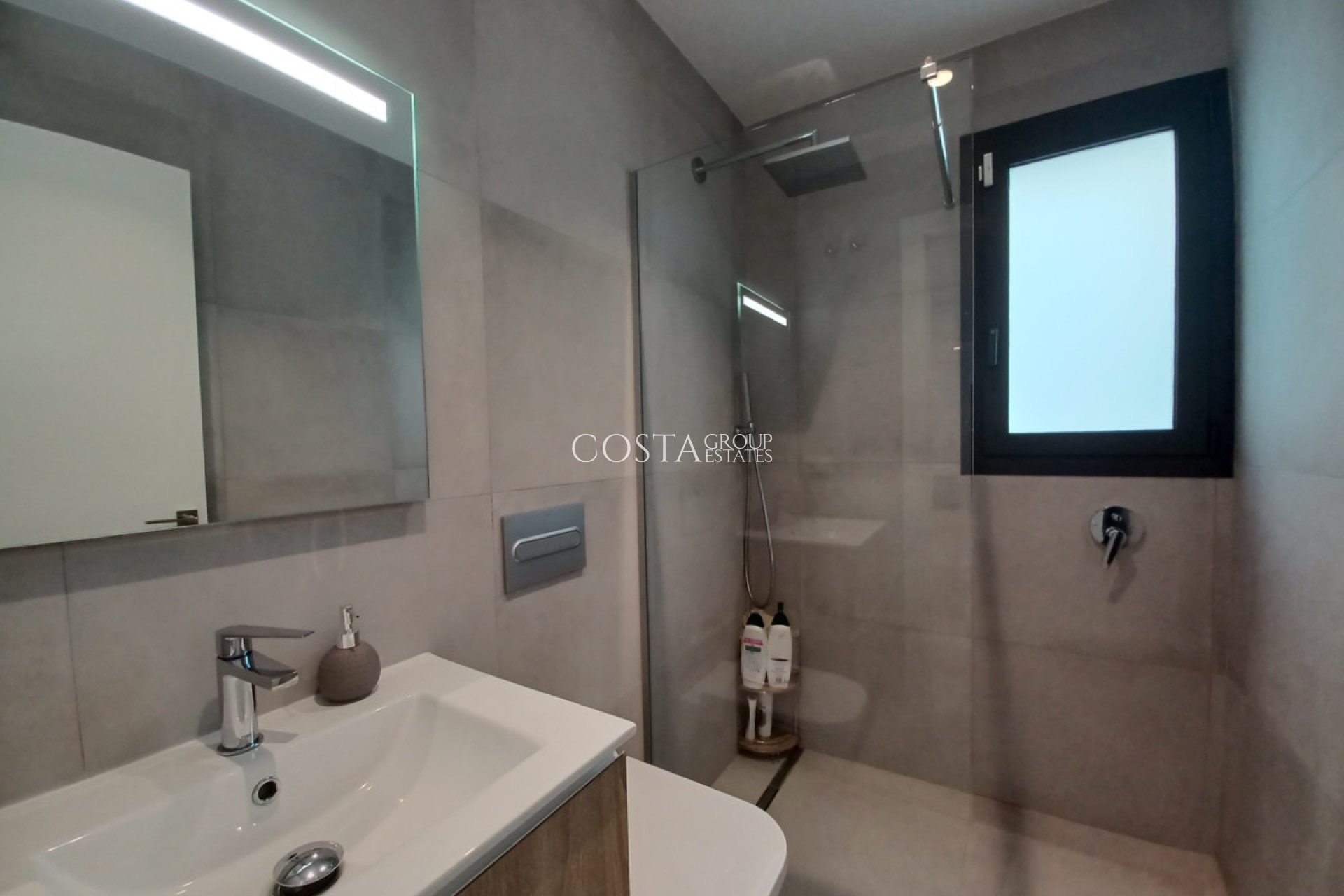 Resale - Villa -
Pilar de la Horadada - Pilar de la Horadada Centro