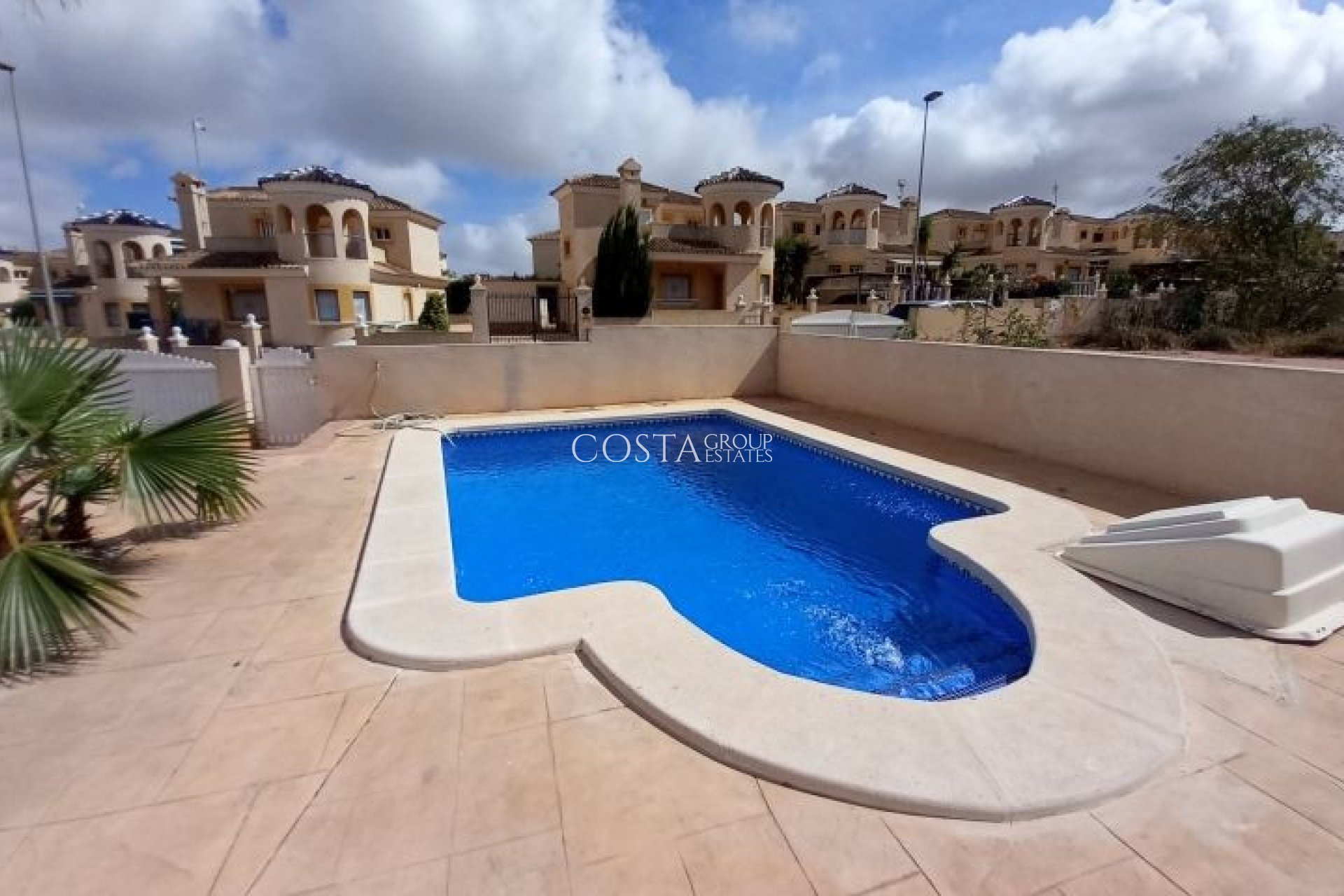 Resale - Villa -
Pilar de la Horadada - Pinar de Campoverde